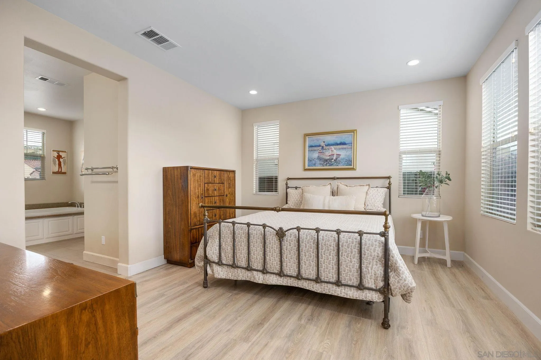 https://cdn.realtyfeed.com/cdn/127/260007466/99bf627489c3d07c32559fdcf62b8a50.webp
