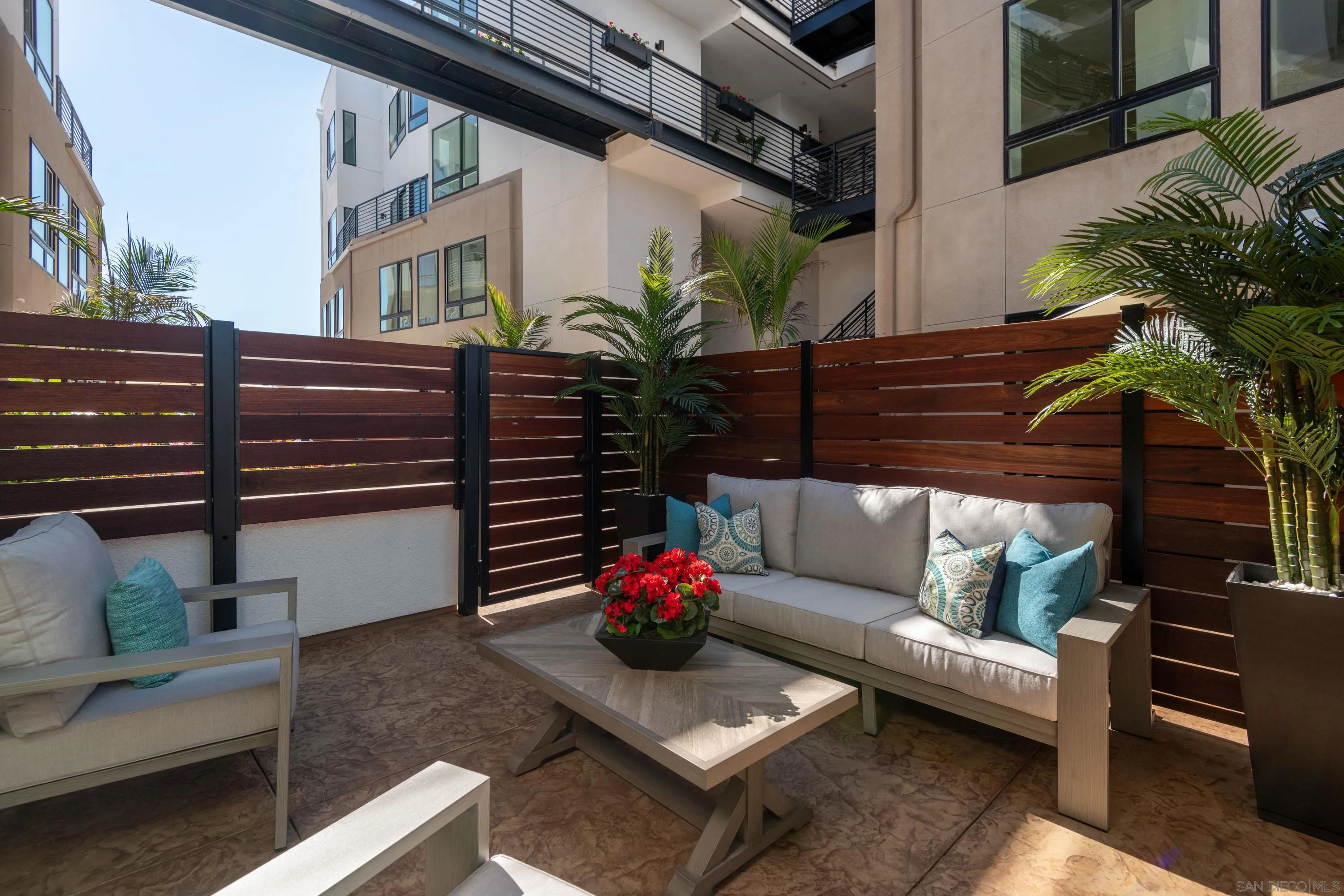 https://cdn.realtyfeed.com/cdn/127/260007469/fb55c3a410af9d09e584e9c815b7c97c.webp