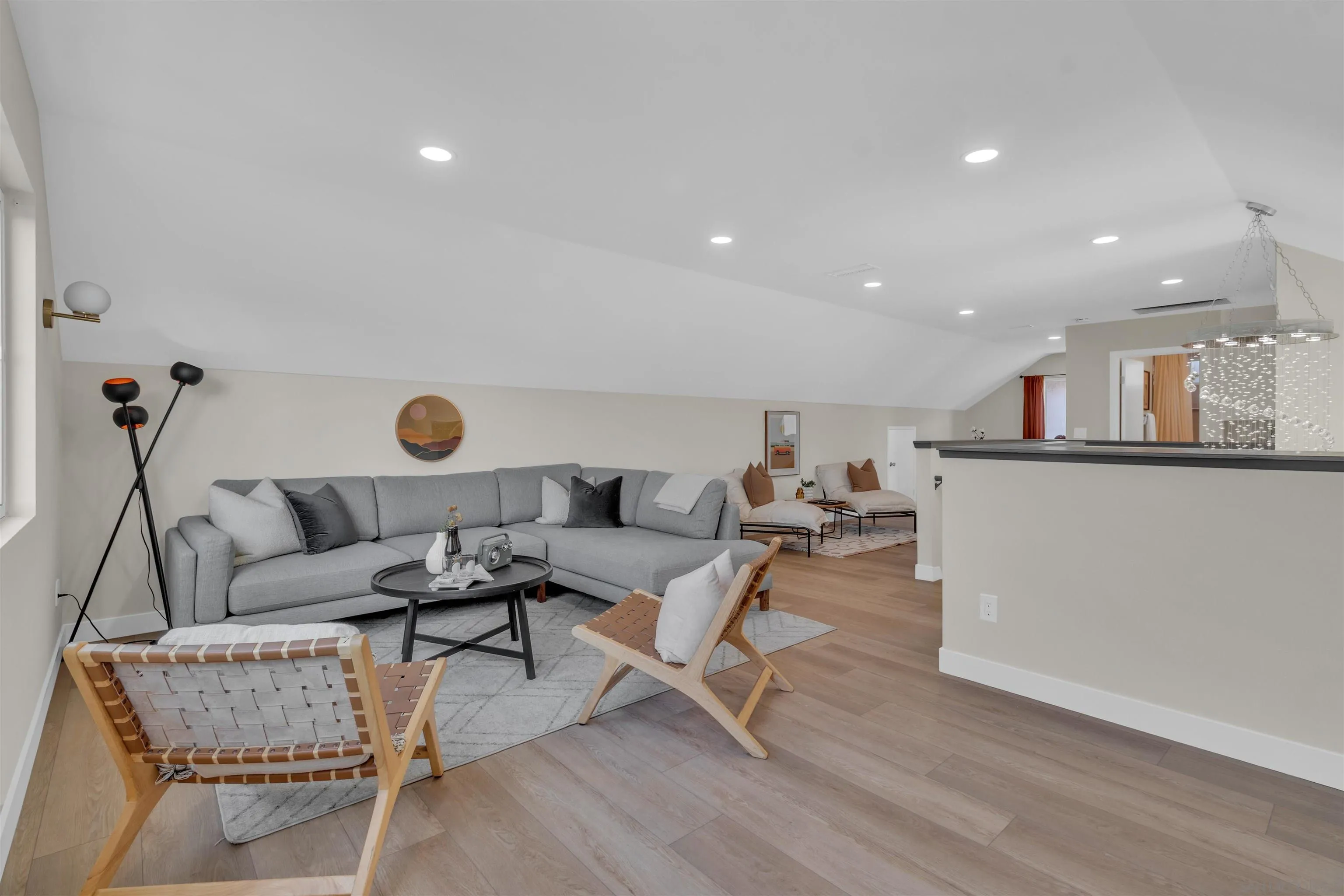 https://cdn.realtyfeed.com/cdn/127/260007475/18ce55a158b640f180a19da476385b3c.webp
