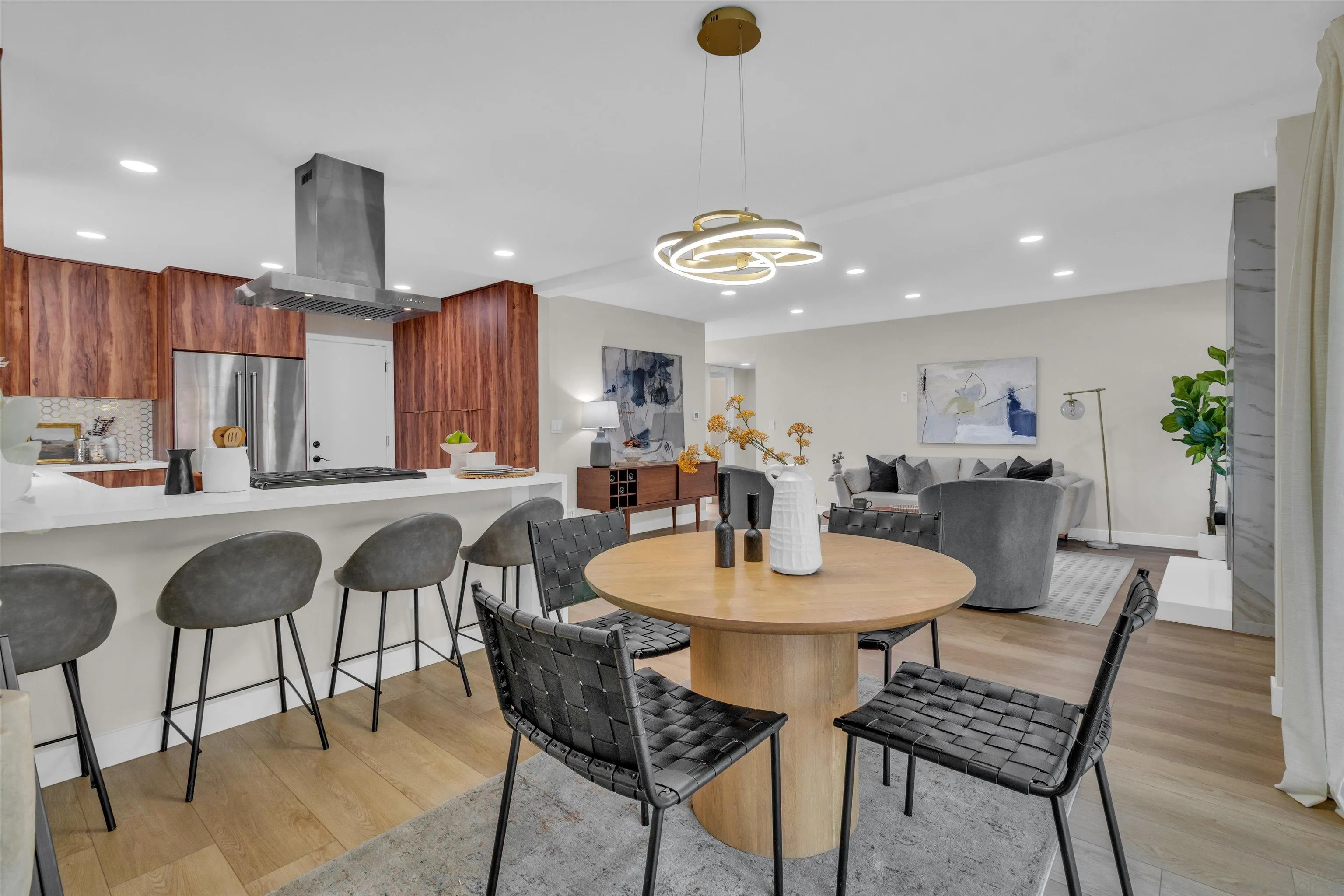 https://cdn.realtyfeed.com/cdn/127/260007475/9c793f335aac4656126001412aa3231a.webp