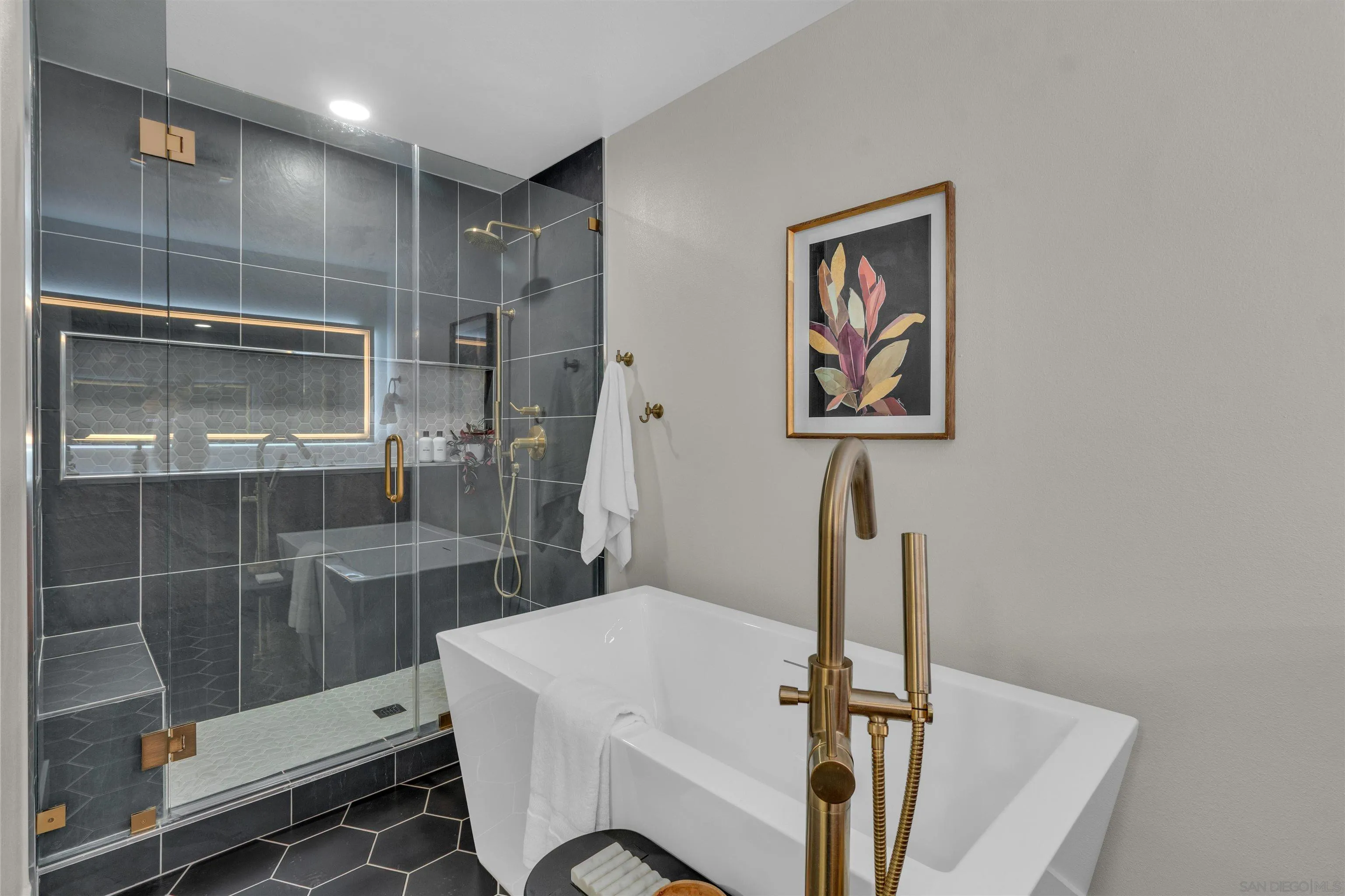 https://cdn.realtyfeed.com/cdn/127/260007475/f27a06e6190735085fc2df1840d6dc49.webp