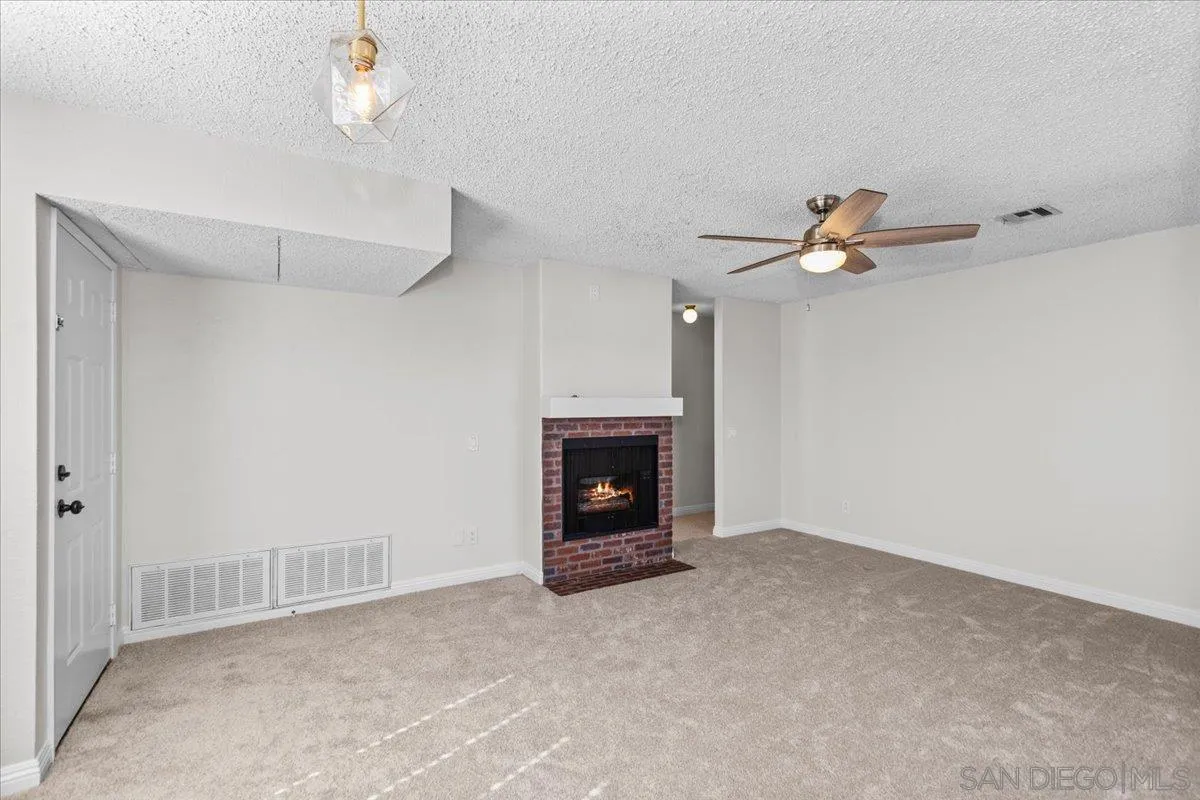 https://cdn.realtyfeed.com/cdn/127/260007476/d8d8aaa173e3ba162fb37a378f87ff15.webp