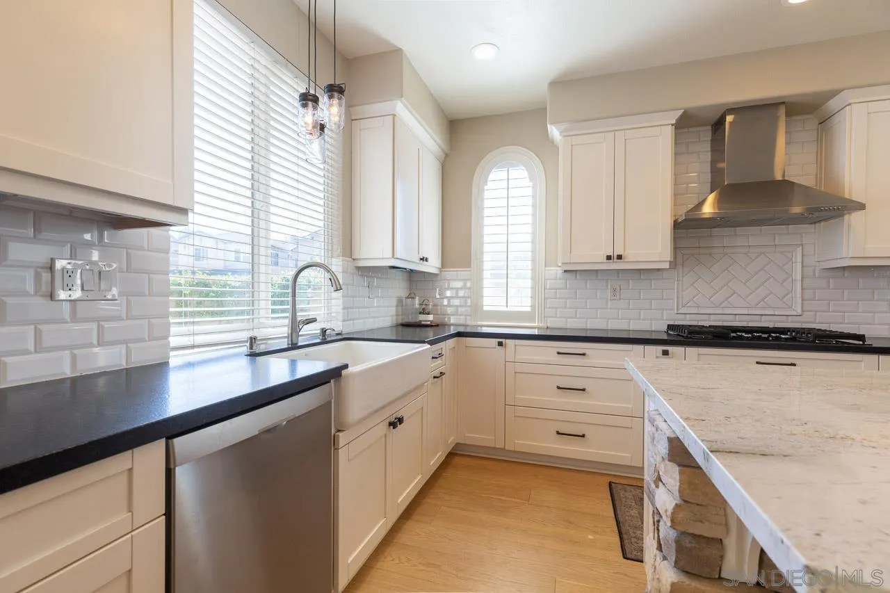 https://cdn.realtyfeed.com/cdn/127/260007490/cdf7b246e58ef314aae2d994921e21d8.webp