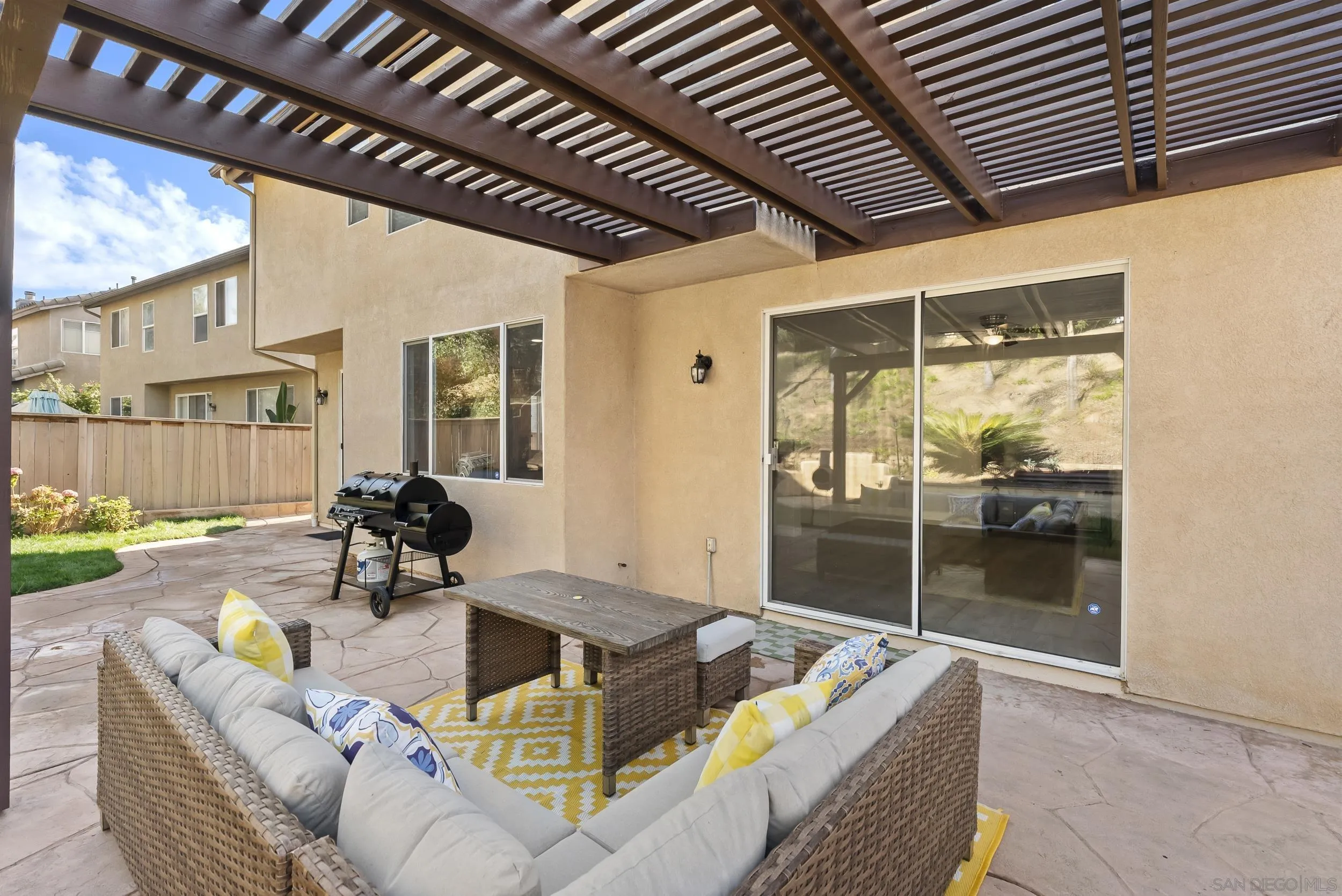https://cdn.realtyfeed.com/cdn/127/260007491/4ce42074be11e01ee34f7ca19f5077c2.webp