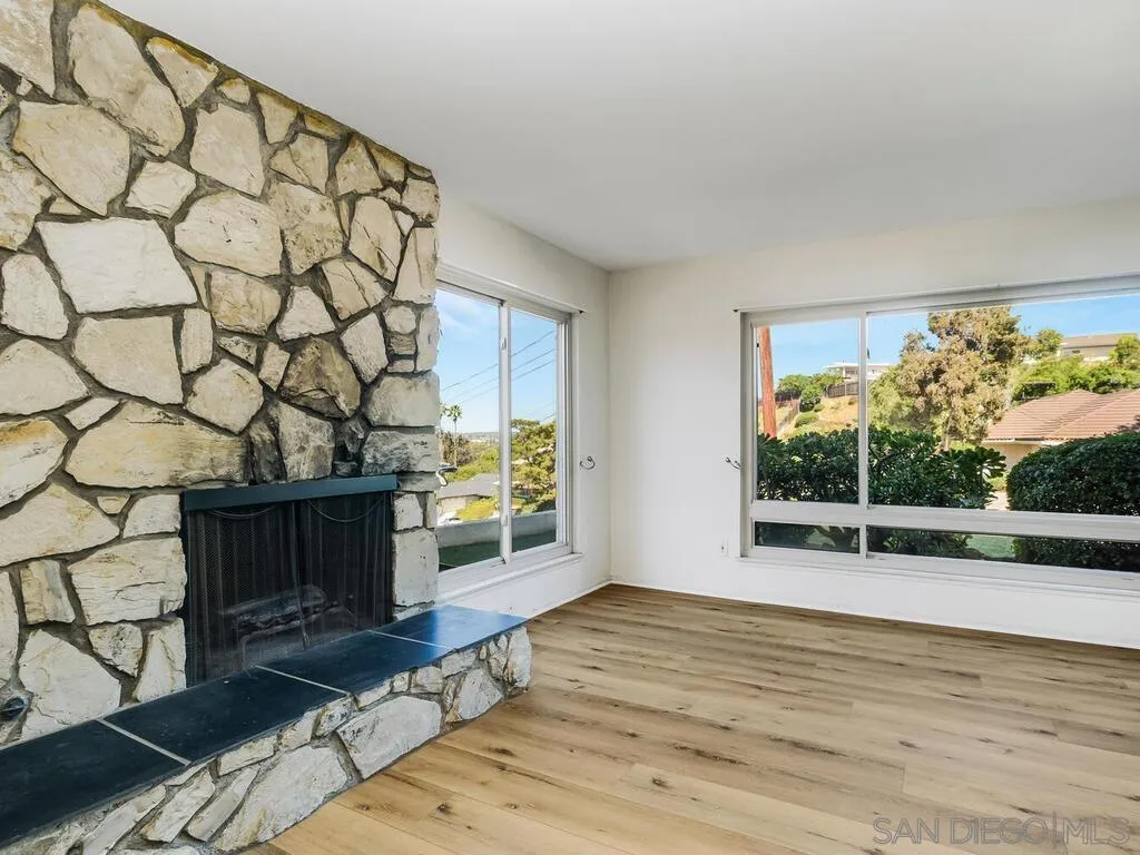 https://cdn.realtyfeed.com/cdn/127/260007495/79b5ba7332cb1a0e8f7b64d1e4d85011.webp
