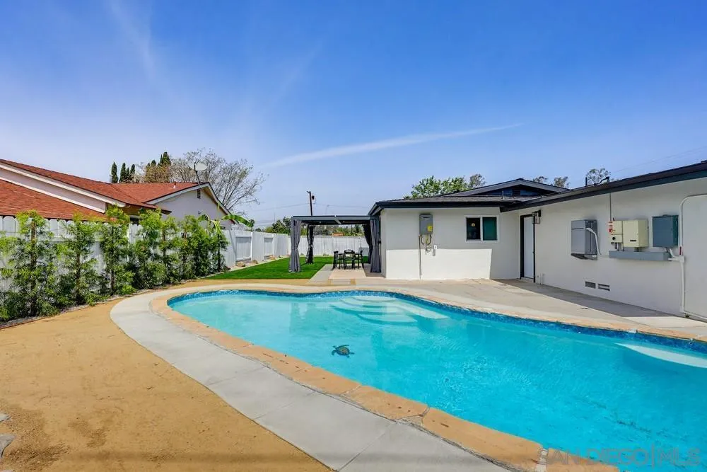 https://cdn.realtyfeed.com/cdn/127/260007511/e713ca07891d194a7b23b594bd1b2d18.webp