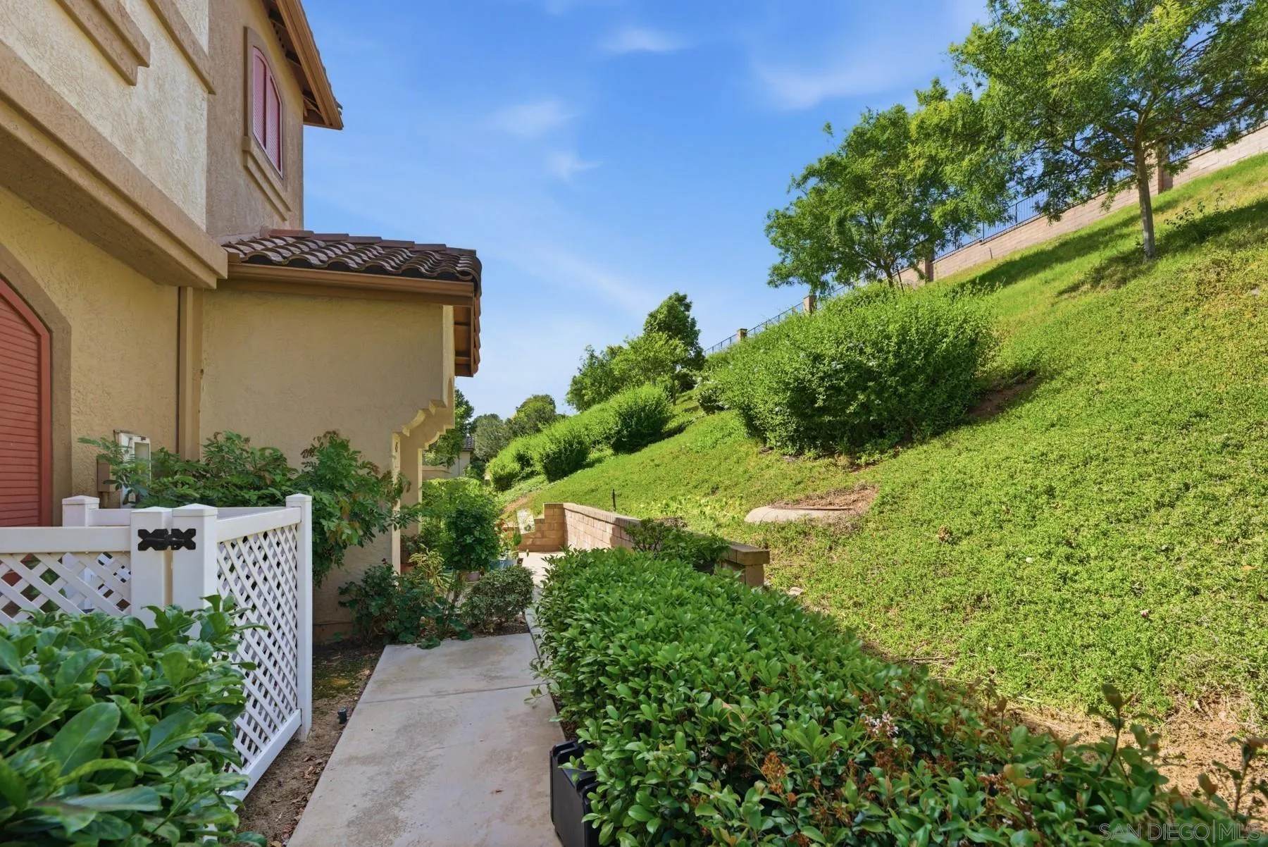 https://cdn.realtyfeed.com/cdn/127/260007519/4585925d7f5a5662f8a173458d022088.webp