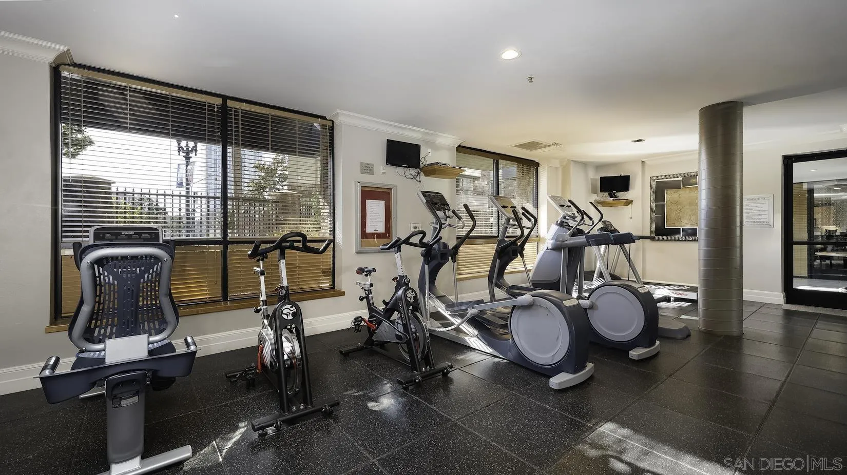 https://cdn.realtyfeed.com/cdn/127/260007522/e92525b9bdd27c298c8127838394acb0.webp