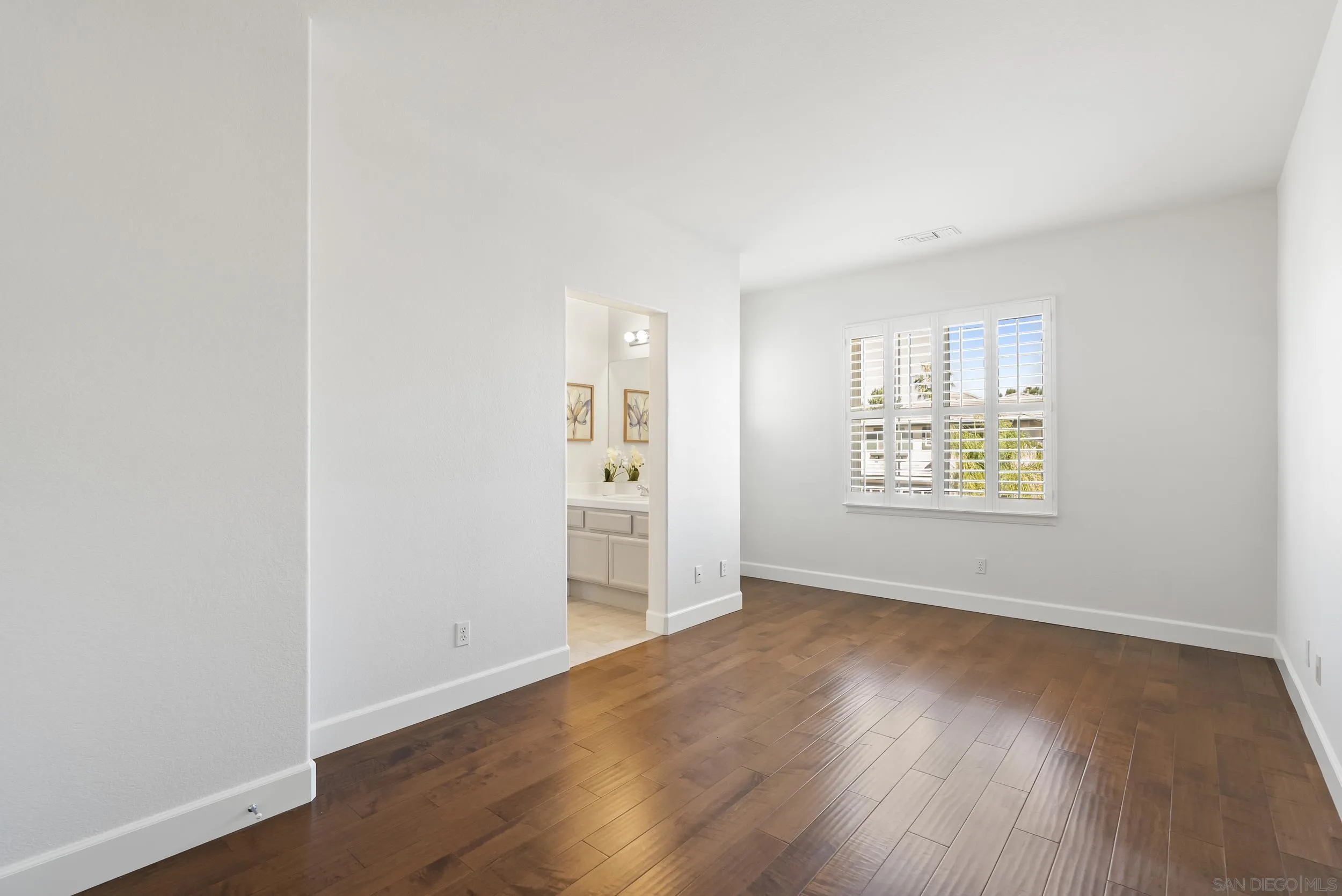 https://cdn.realtyfeed.com/cdn/127/260007526/1eaea3ab61adaa15a24703a2d85a94a6.webp