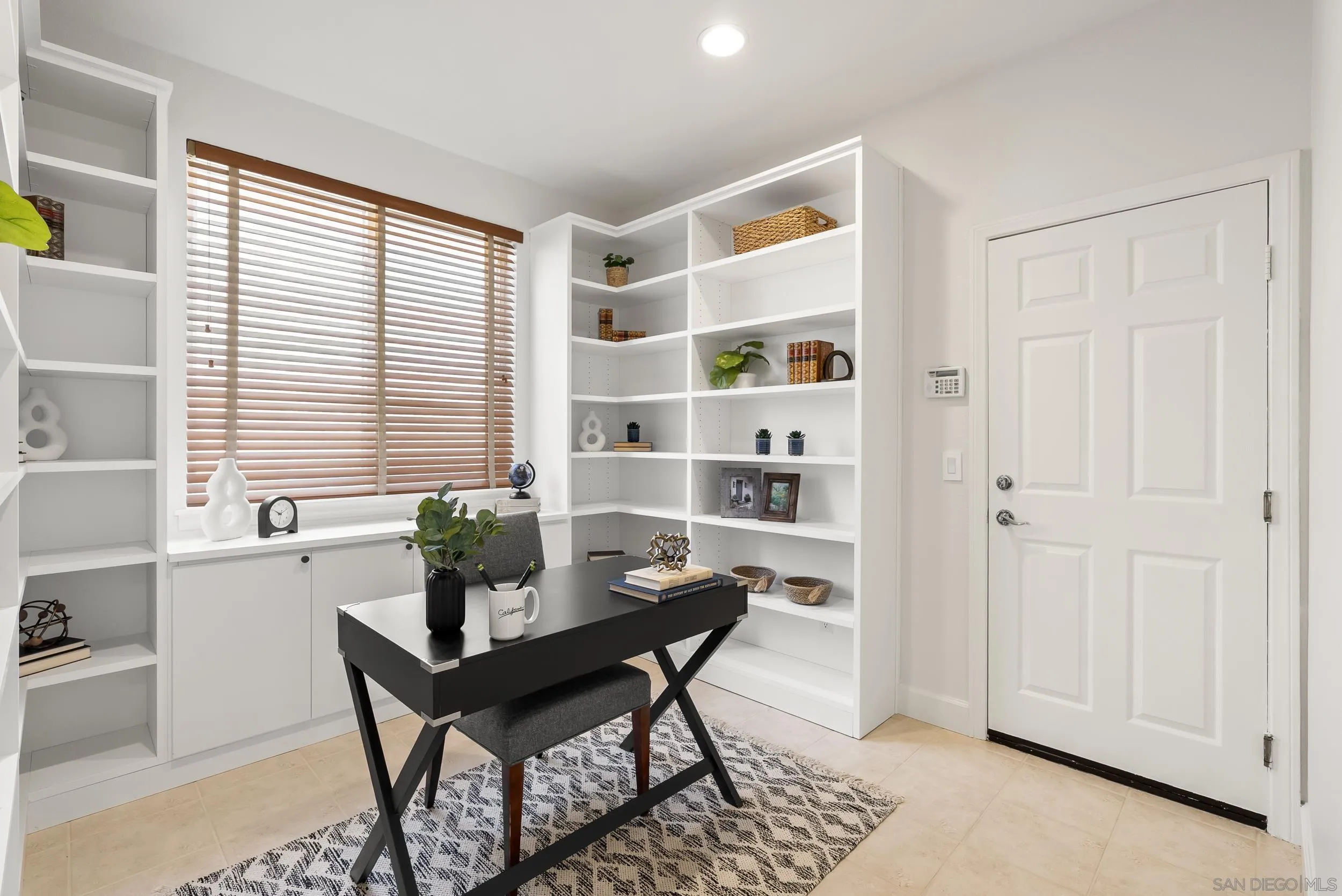 https://cdn.realtyfeed.com/cdn/127/260007526/4160542192c989067c5efbfe6876aae8.webp