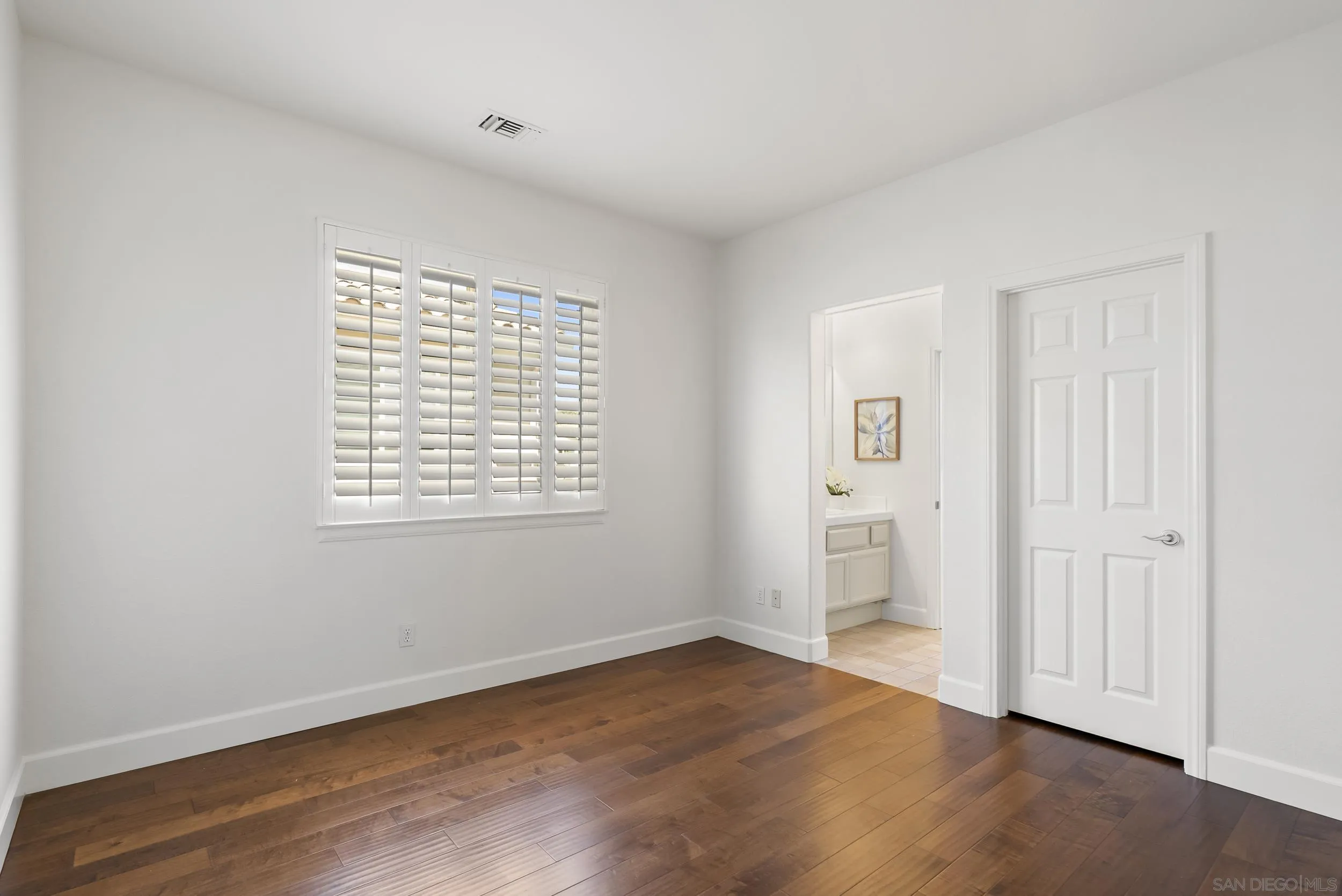 https://cdn.realtyfeed.com/cdn/127/260007526/50173122fff1bce6447ef37a8e868677.webp