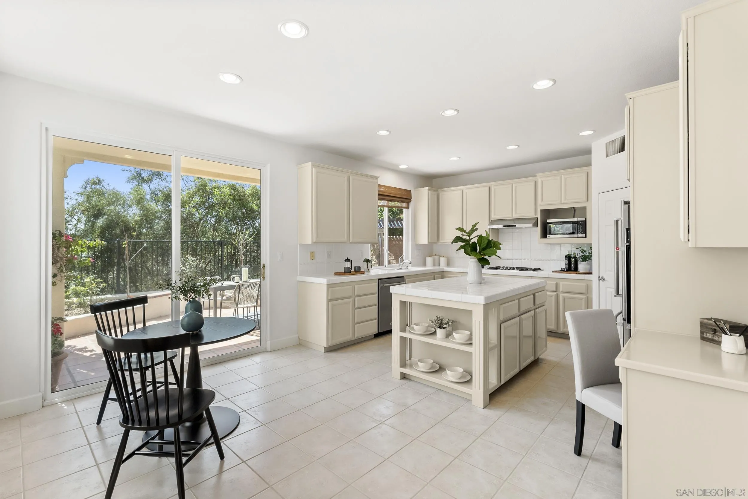 https://cdn.realtyfeed.com/cdn/127/260007526/8159a0ecc208934c30f492bf57c124fd.webp