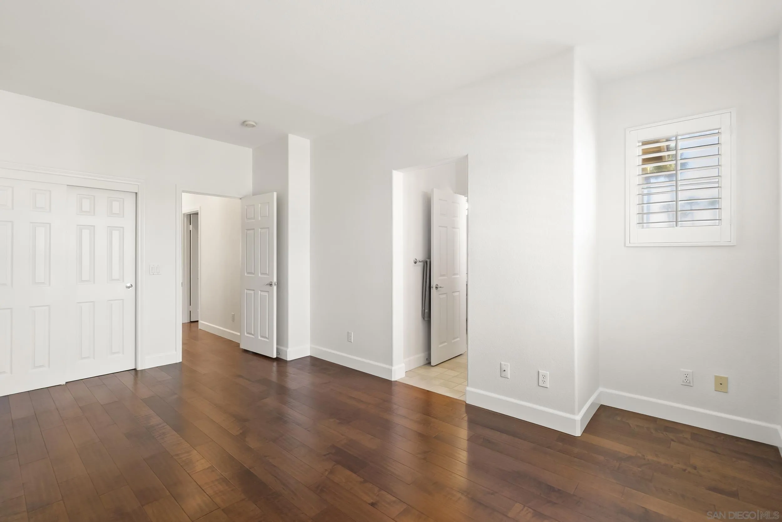 https://cdn.realtyfeed.com/cdn/127/260007526/824d946450443cee47e58b7c59973279.webp