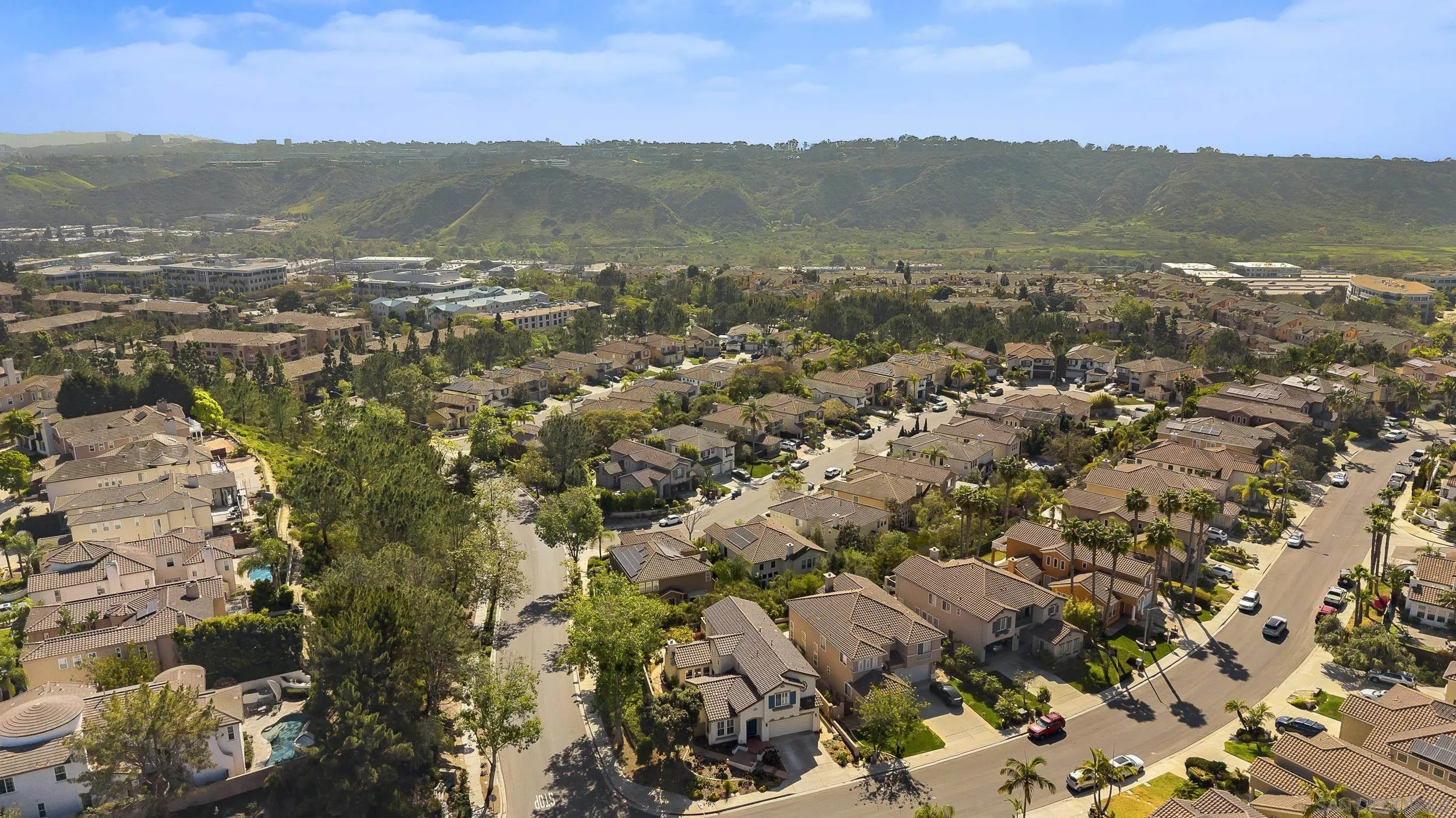https://cdn.realtyfeed.com/cdn/127/260007526/a06158c13bb4115ab0581450b18db510.webp