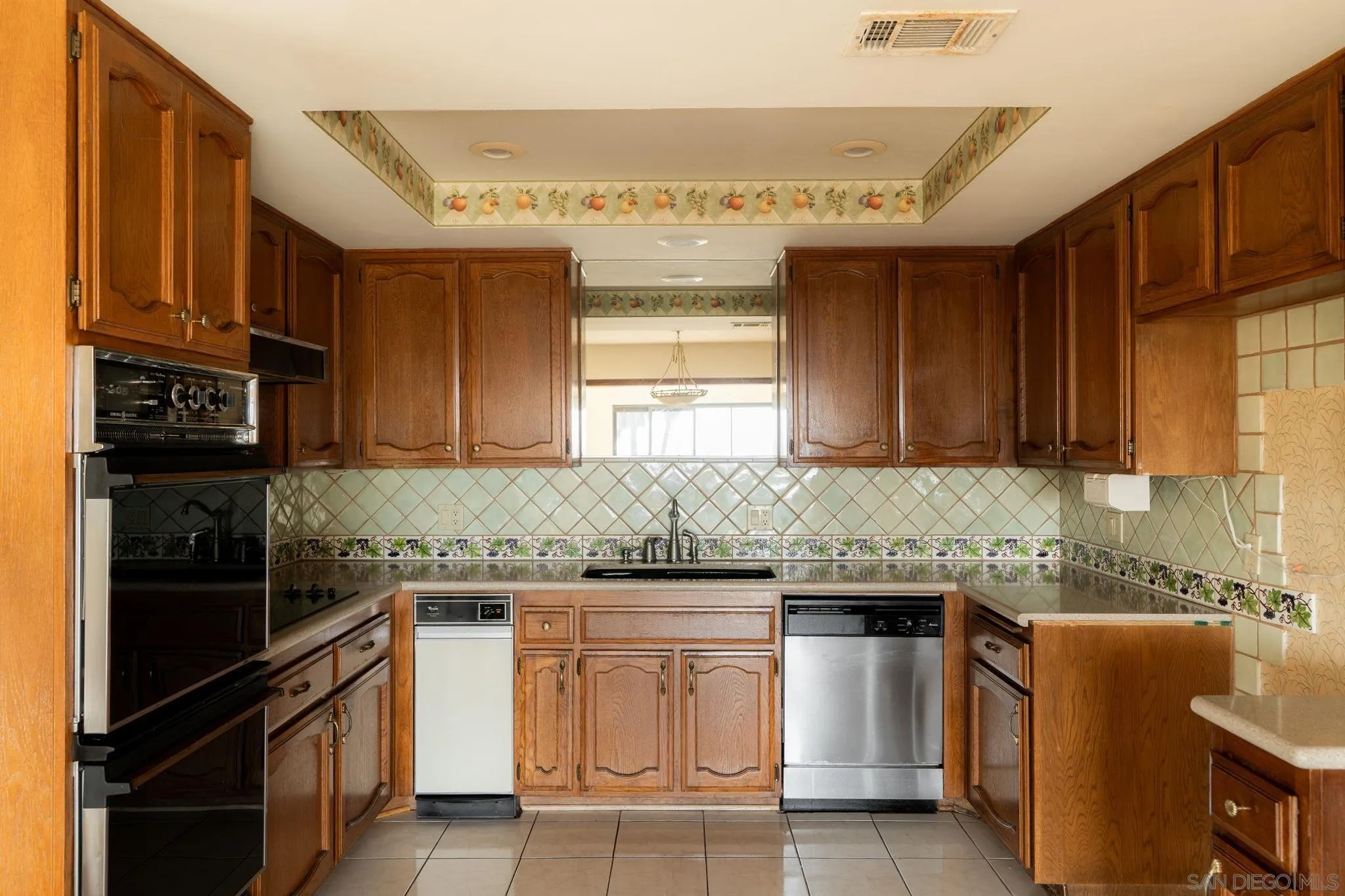 https://cdn.realtyfeed.com/cdn/127/260007537/c0d8e65d02838464f021610949726023.webp