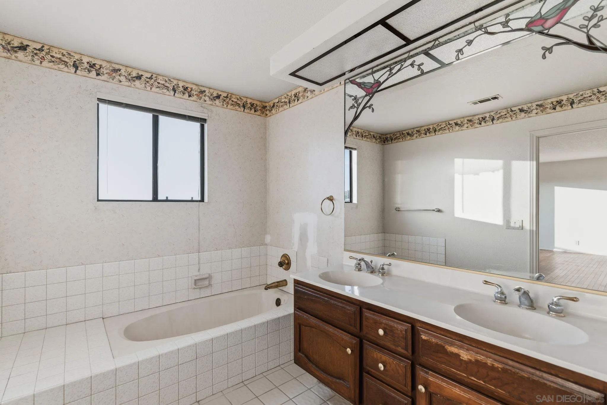 https://cdn.realtyfeed.com/cdn/127/260007537/c4b0841f5b9ba8ee43d91f6f768749e3.webp