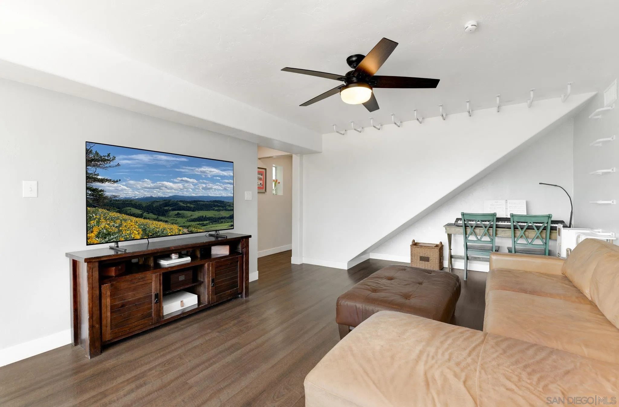 https://cdn.realtyfeed.com/cdn/127/260007543/571c151637be622528e24d61d049327f.webp