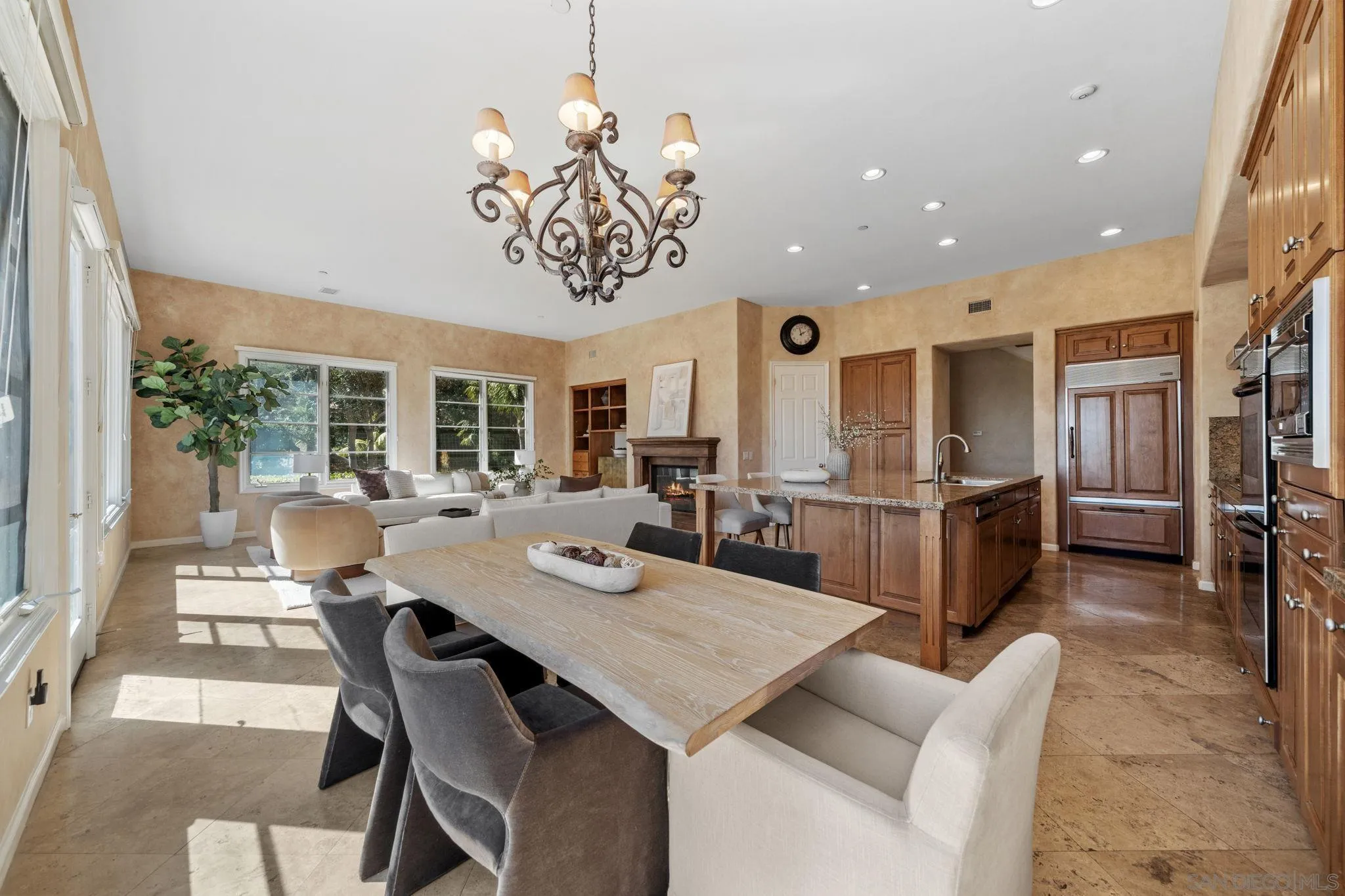 https://cdn.realtyfeed.com/cdn/127/260007547/4eb1581d1ea273a6ebdf40cfcf3278d2.webp