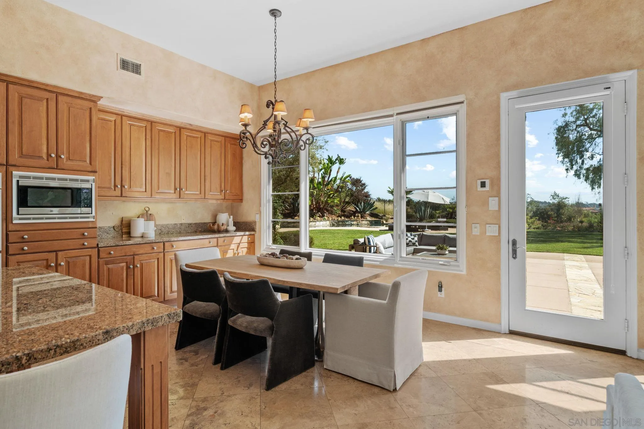 https://cdn.realtyfeed.com/cdn/127/260007547/99a9b19a2bab7463da28e6888d3f919f.webp