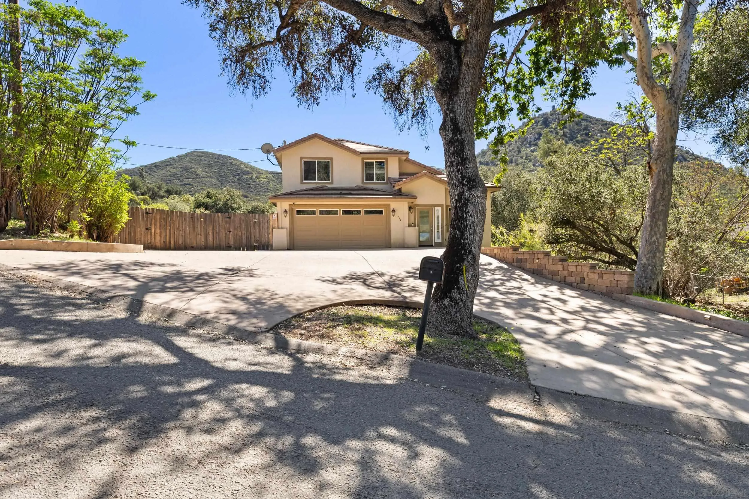 https://cdn.realtyfeed.com/cdn/127/260007548/27d0b64c6488d78f8f3be26c829b0a49.webp