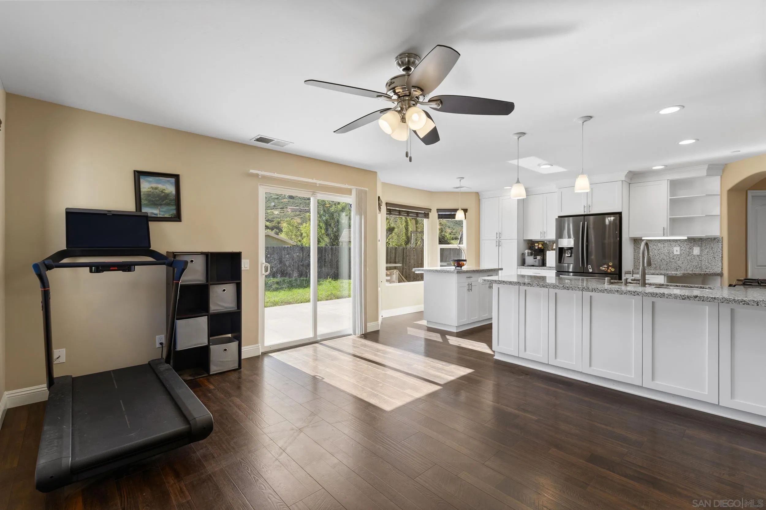 https://cdn.realtyfeed.com/cdn/127/260007548/82bd9d0bcc3cb23df782b6b575315865.webp