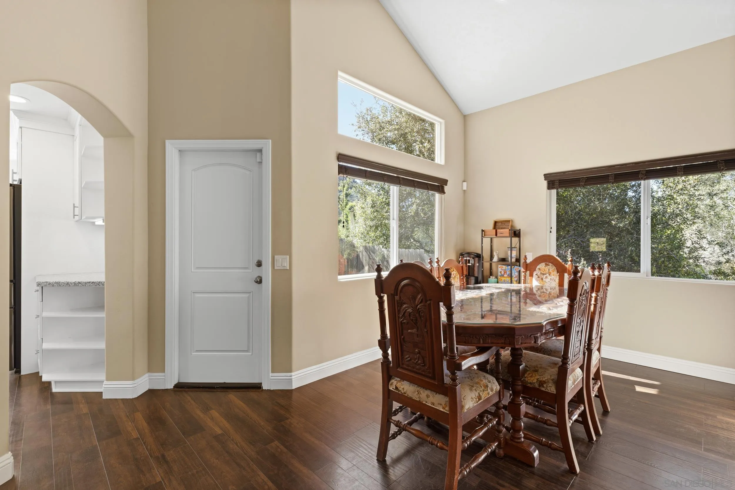 https://cdn.realtyfeed.com/cdn/127/260007548/e6f3e4fc502e9b84f703faa6dd845b00.webp