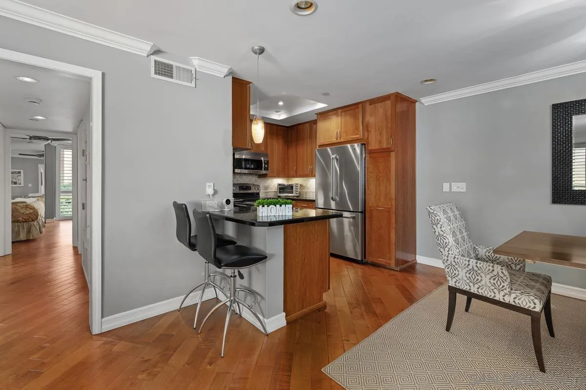 https://cdn.realtyfeed.com/cdn/127/260007549/33d38949babbe6b1ef7ac48651628aa5.webp