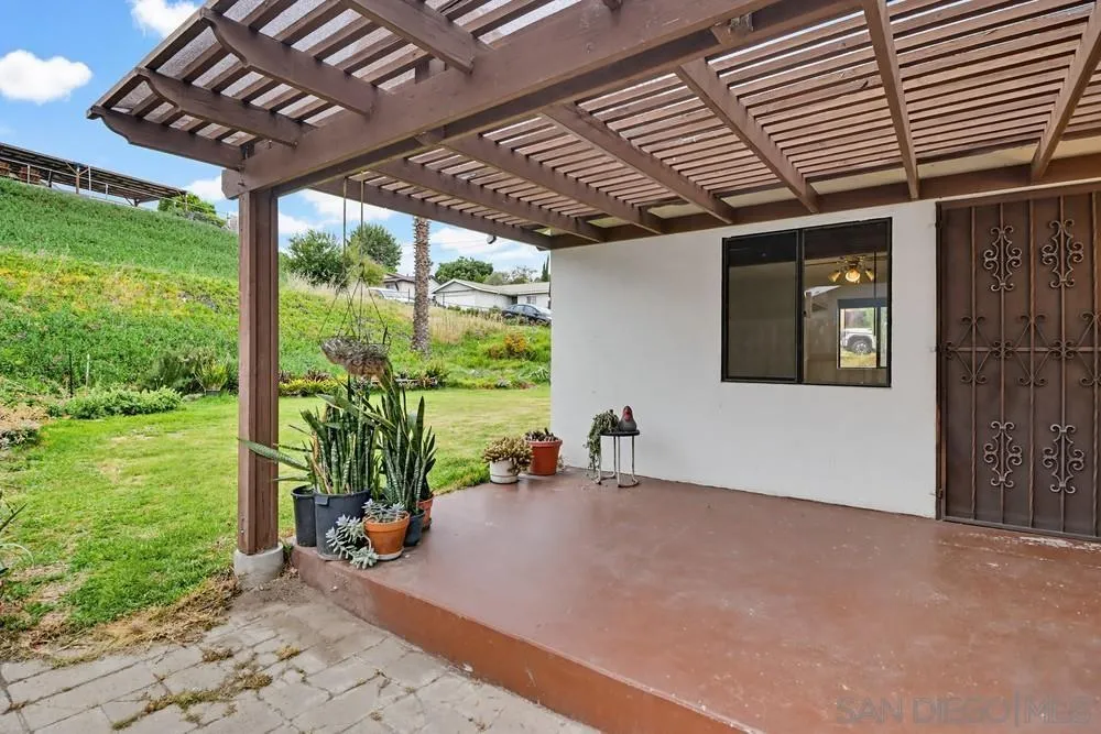 https://cdn.realtyfeed.com/cdn/127/260007557/19b8d6f936322f17fef2338853a5b8d8.webp