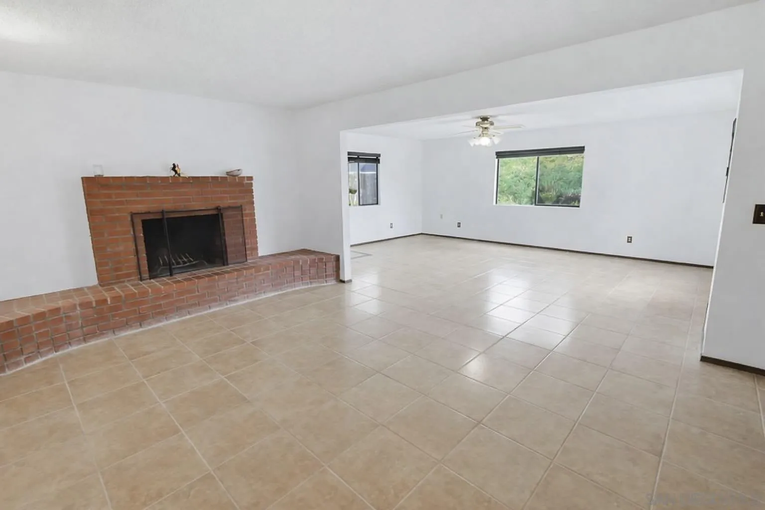 https://cdn.realtyfeed.com/cdn/127/260007557/2a7a5bc26989ff32eb89715a608e0757.webp