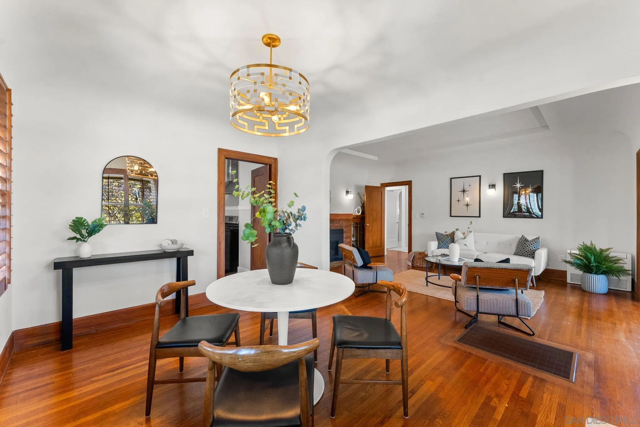 https://cdn.realtyfeed.com/cdn/127/260007558/d8c33d6c7c67d5048500619a9c3abce9.webp