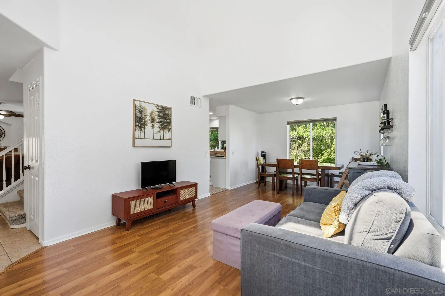 https://cdn.realtyfeed.com/cdn/127/260007562/28e5dd0ec00e031d04ea632e76bc7830.webp