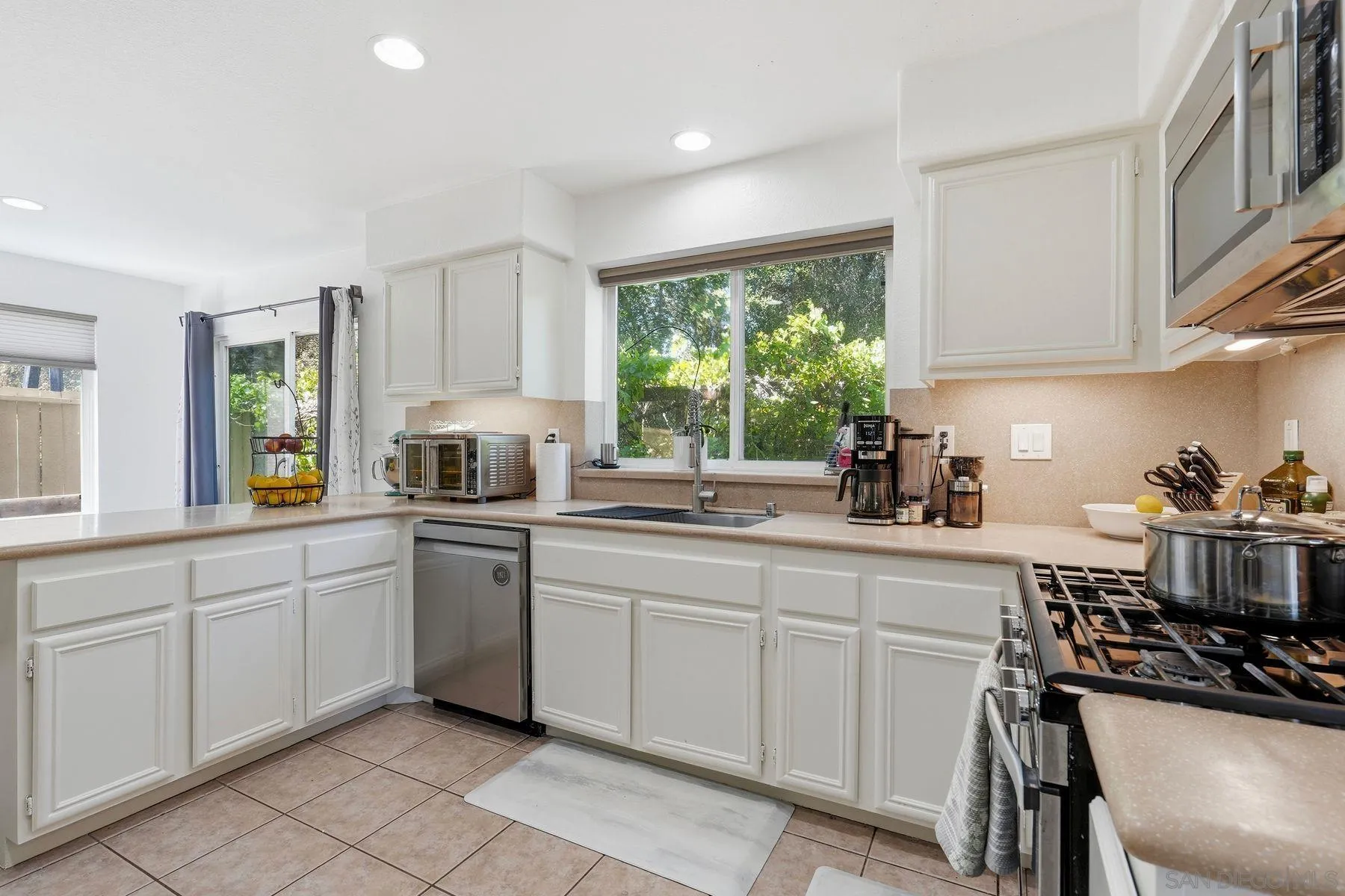 https://cdn.realtyfeed.com/cdn/127/260007562/89c6bb517851d6c20e10b3c5b13bde8f.webp