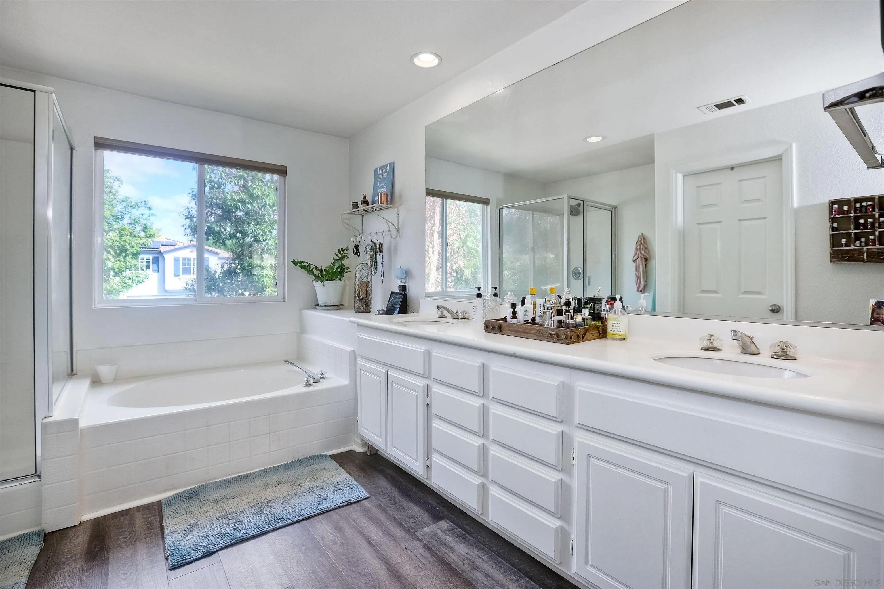 https://cdn.realtyfeed.com/cdn/127/260007562/ca841d97c376b5e11f1518f1ca3d33a6.webp