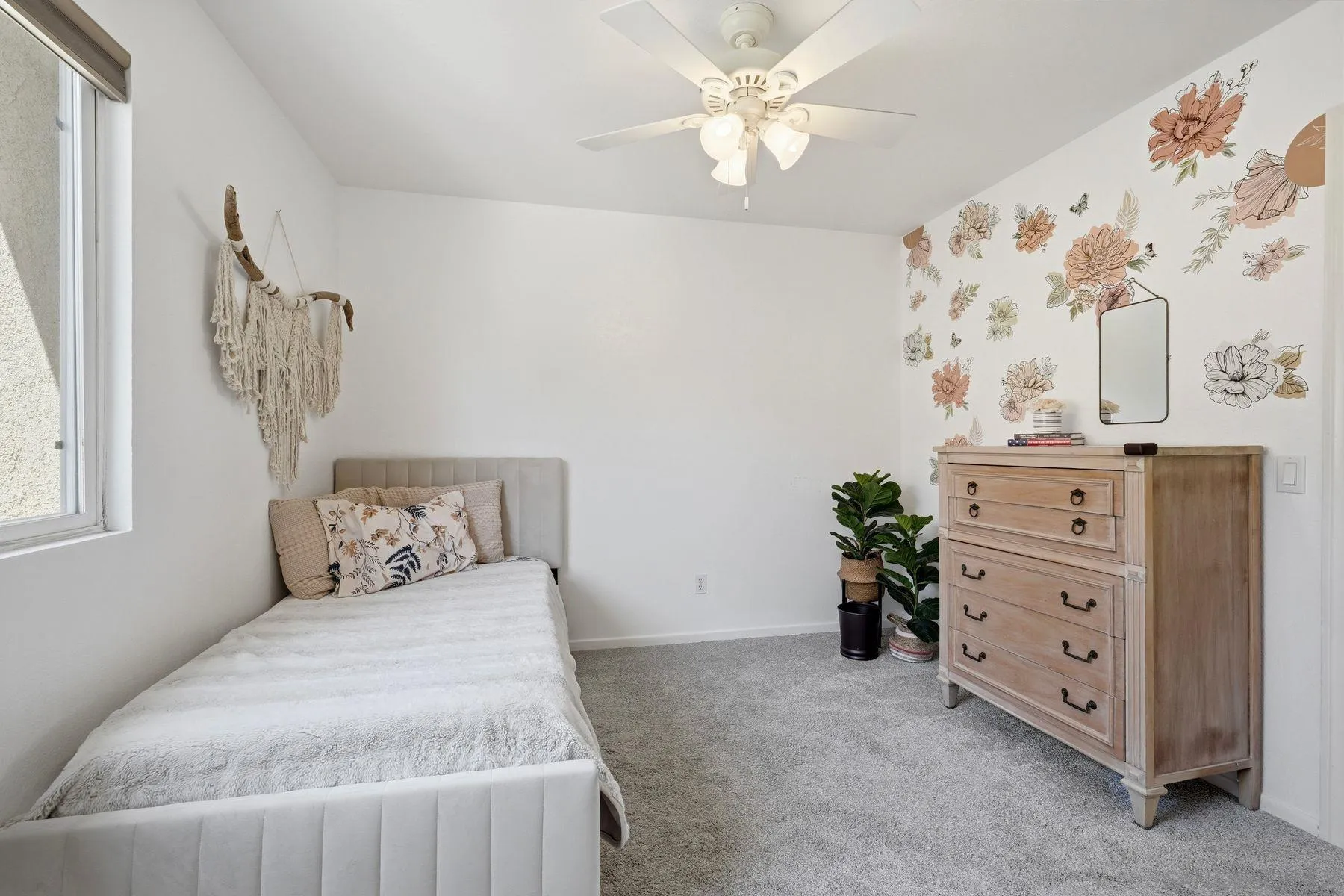 https://cdn.realtyfeed.com/cdn/127/260007562/d8de0820db9c8cdd56a4b0cf161d37ac.webp