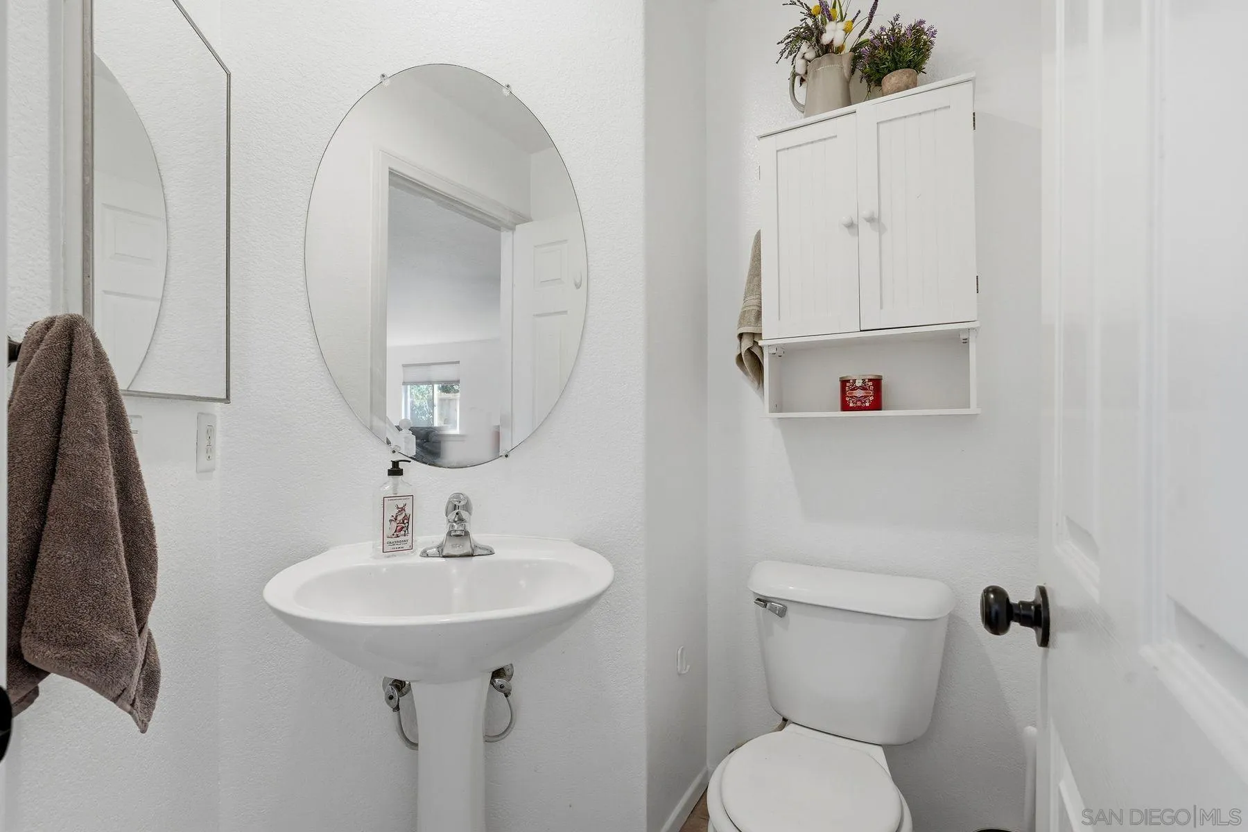 https://cdn.realtyfeed.com/cdn/127/260007562/f2c8f4cbac389b67cdb0fa52a9a466f8.webp