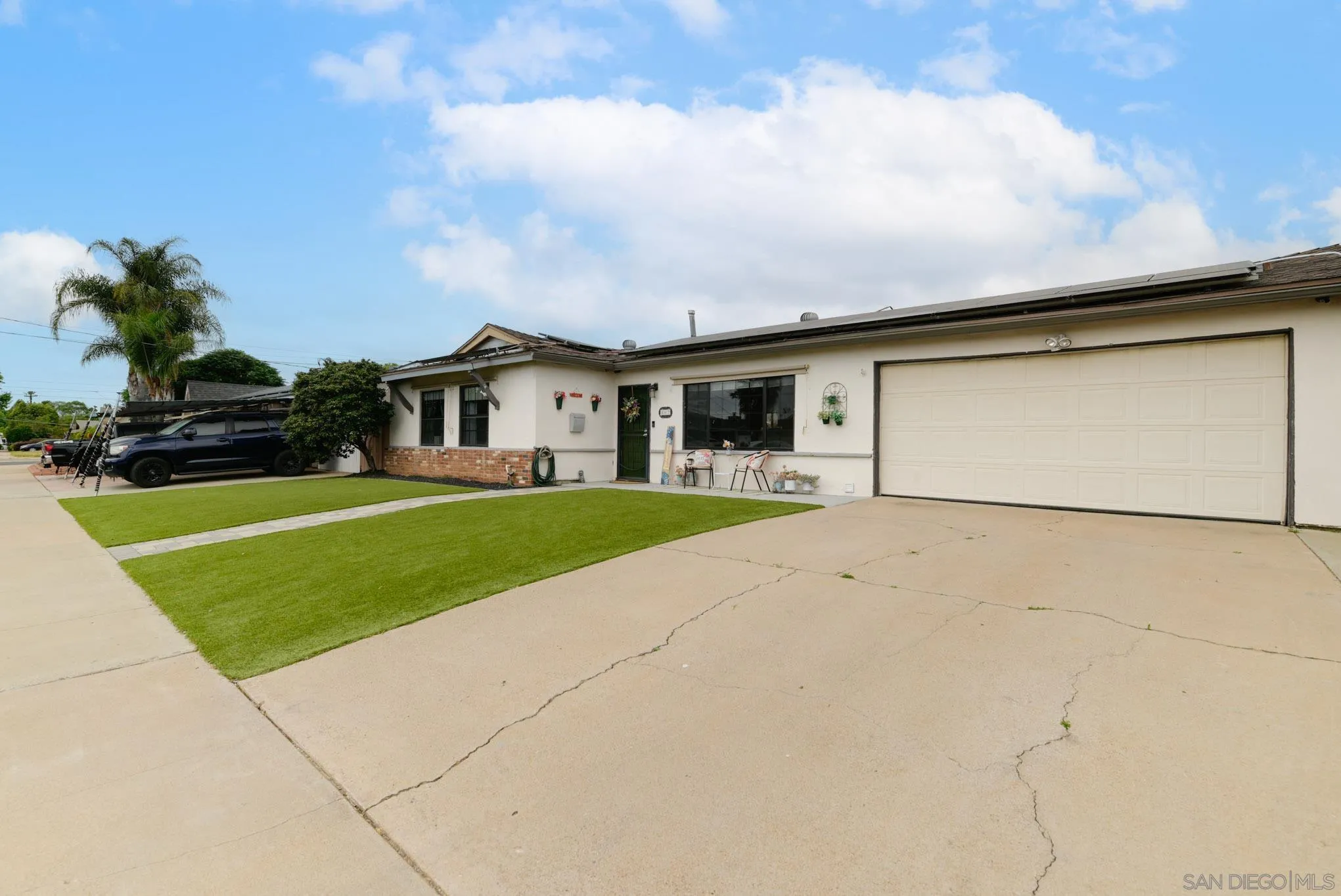 https://cdn.realtyfeed.com/cdn/127/260007567/119130fdb48dff0ac29c179fbf967a4c.webp