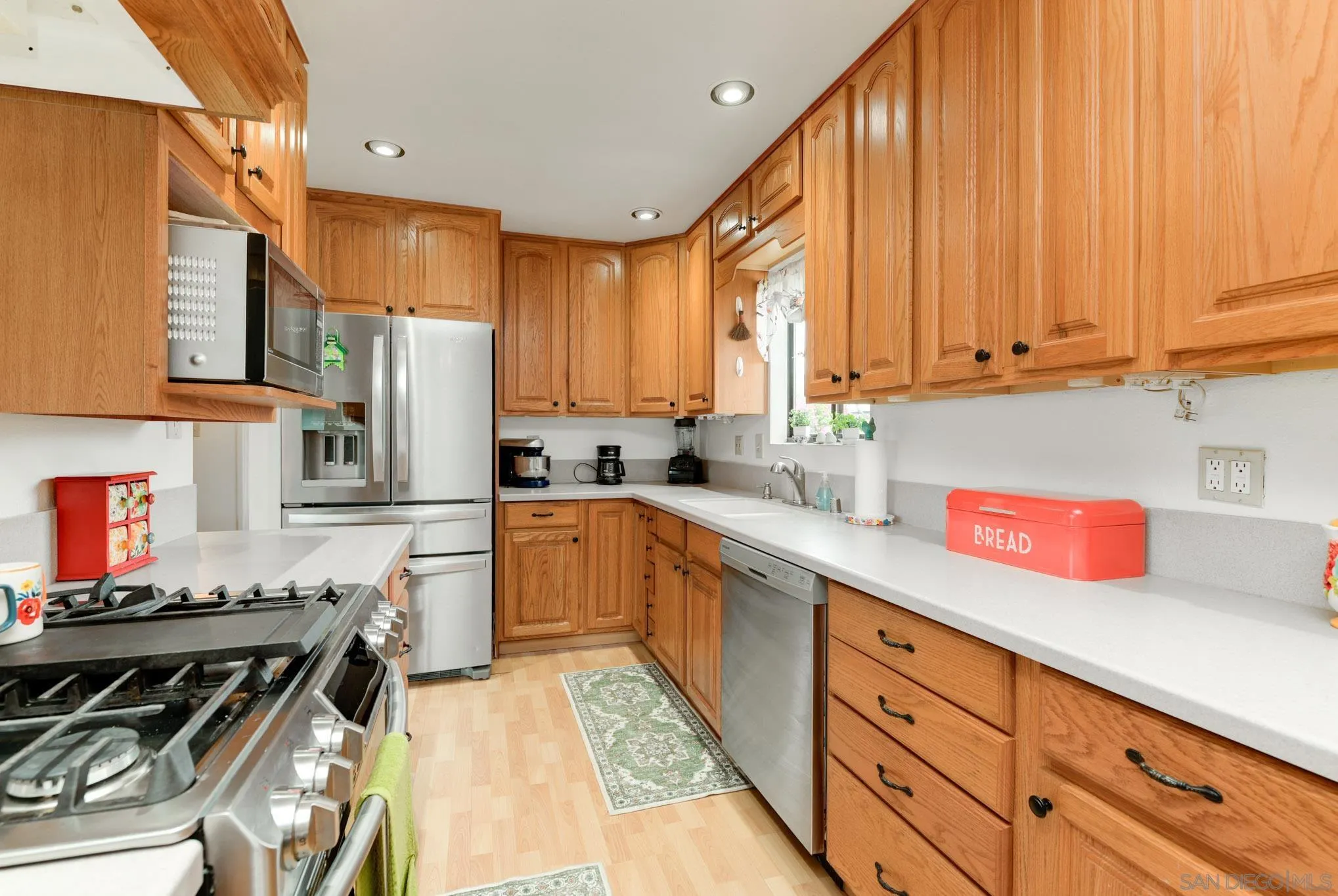 https://cdn.realtyfeed.com/cdn/127/260007567/39bc59ac840e1c4642293dd03c7db1bc.webp