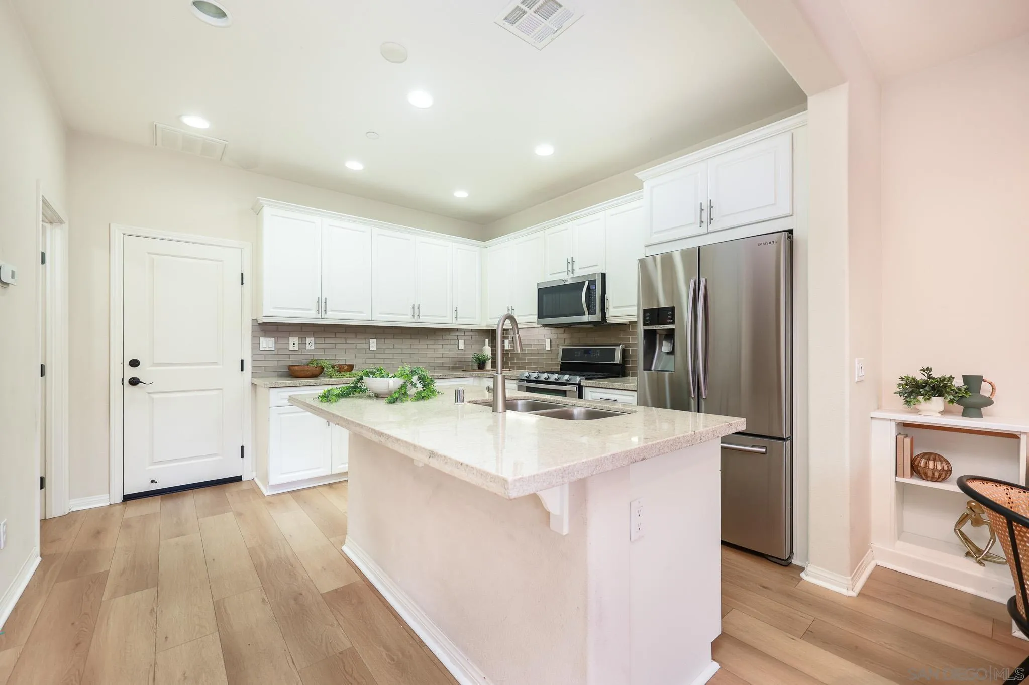 Photo #6: 260007569 Listing: Photo #6