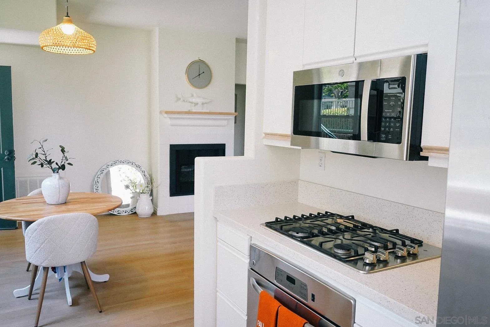 https://cdn.realtyfeed.com/cdn/127/260007571/a4e46f36d0e5452d01895a9e659809f8.webp