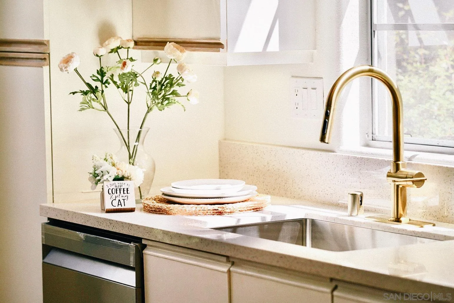 https://cdn.realtyfeed.com/cdn/127/260007571/cd8fab192cc292e227803a1ea266d4f8.webp