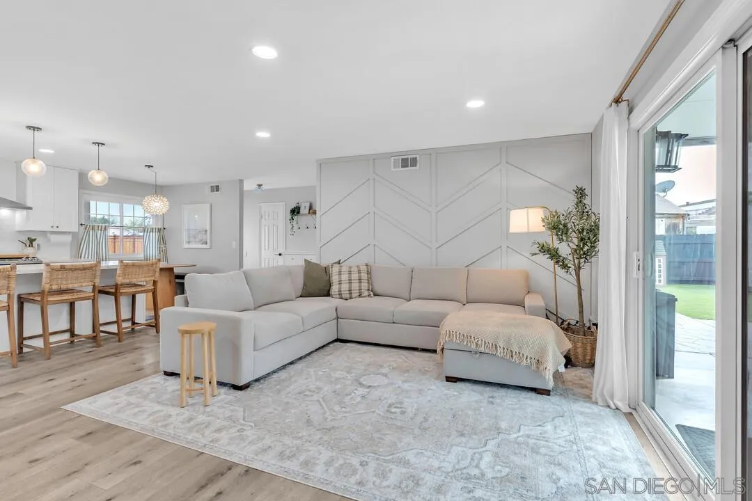 https://cdn.realtyfeed.com/cdn/127/260007572/c1802661fabe8a244dec479335f8f7a7.webp