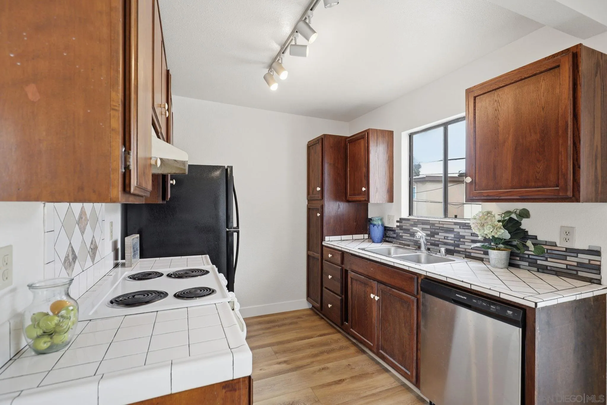 https://cdn.realtyfeed.com/cdn/127/260007584/91c71308c13b674fa39c48a7c493d49d.webp
