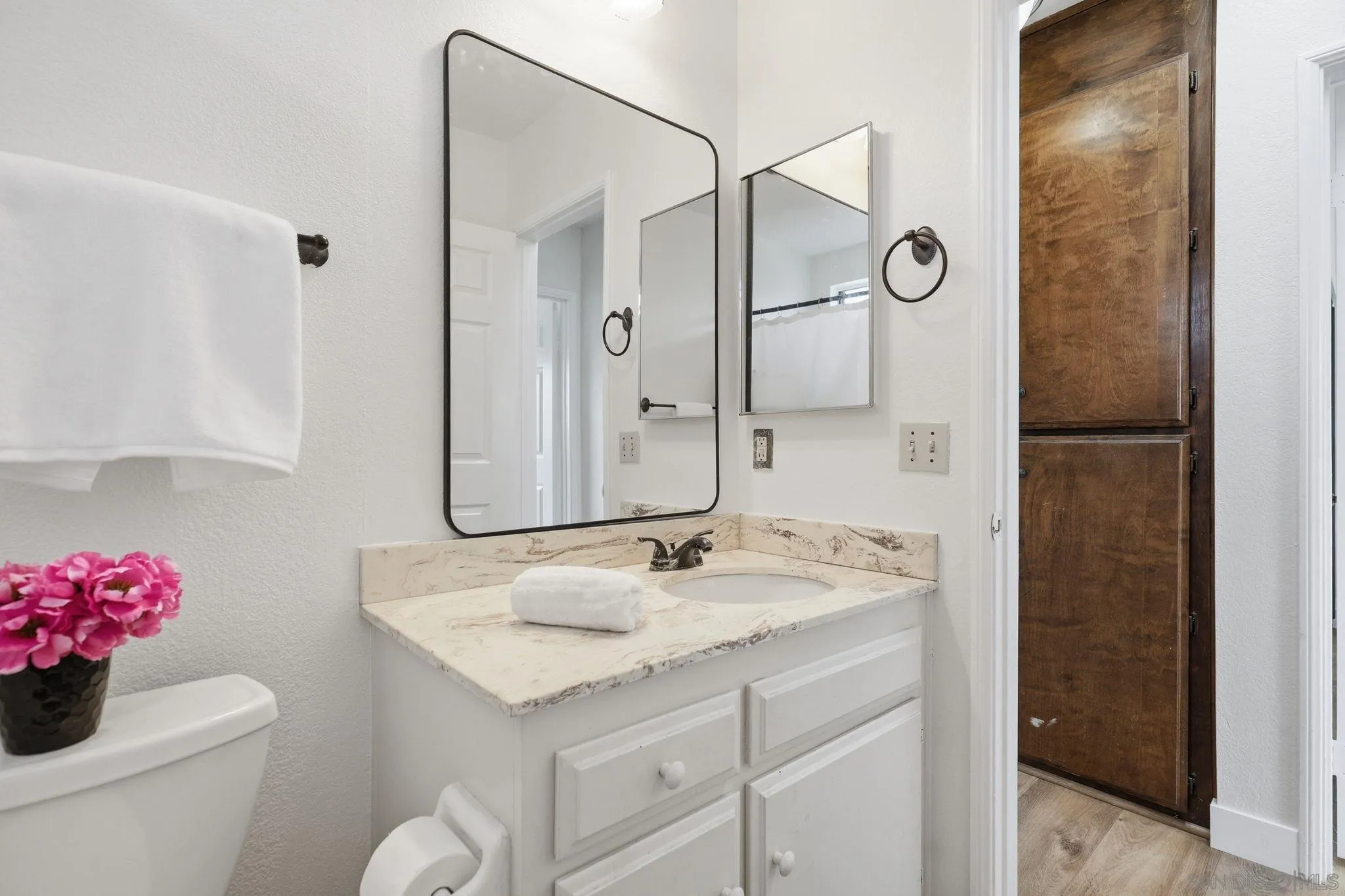 https://cdn.realtyfeed.com/cdn/127/260007584/b6ee4c6a734bfeef750022e61d1bd612.webp