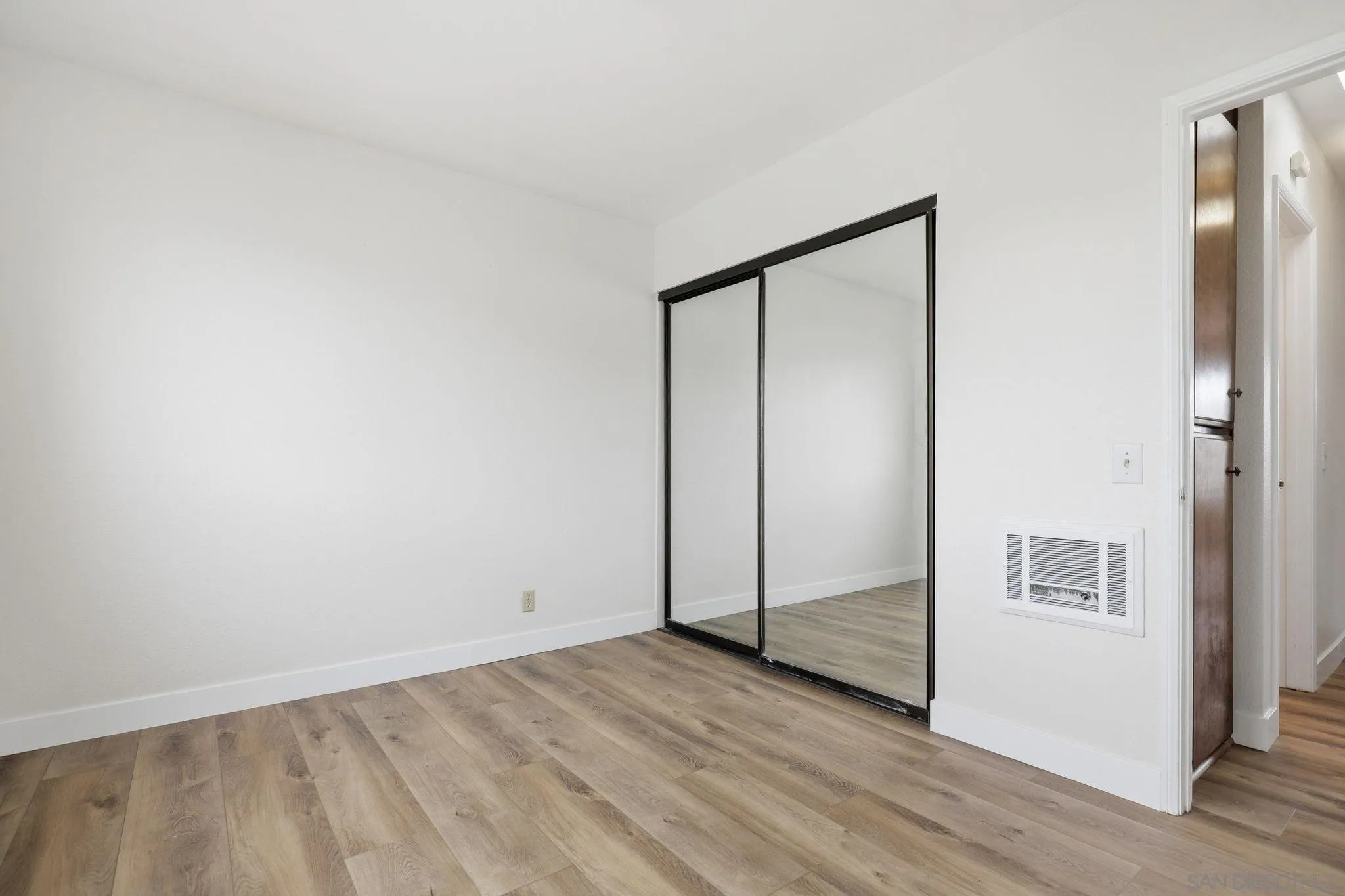 https://cdn.realtyfeed.com/cdn/127/260007584/c39a5dd0d6864f4c1f6fe8dc41b83890.webp