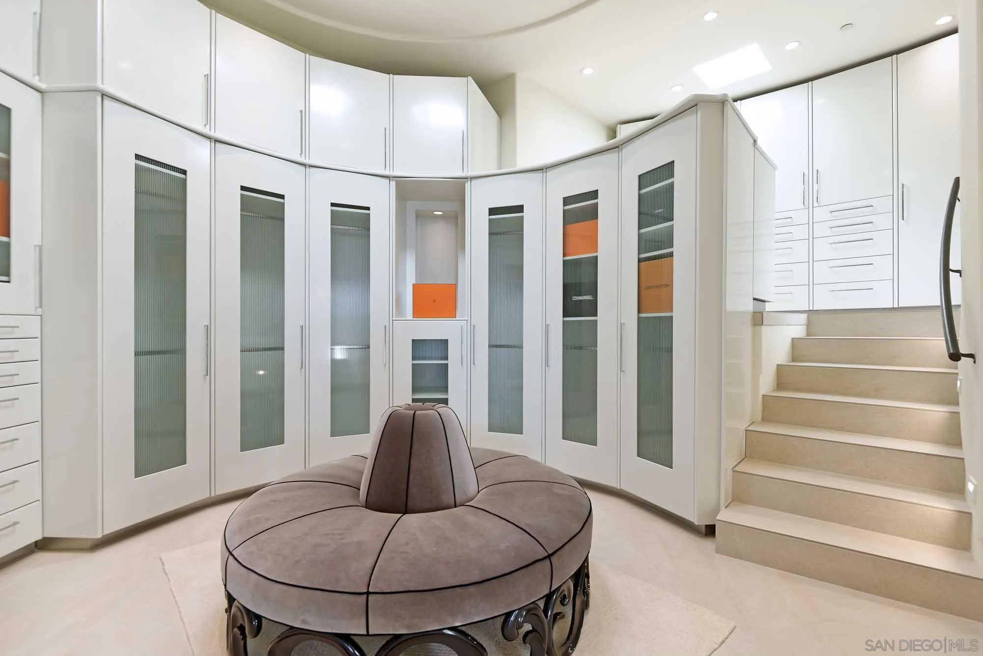 https://cdn.realtyfeed.com/cdn/127/260007602/6ef27623cb38c7a9efd9bae01e19ef7a.webp