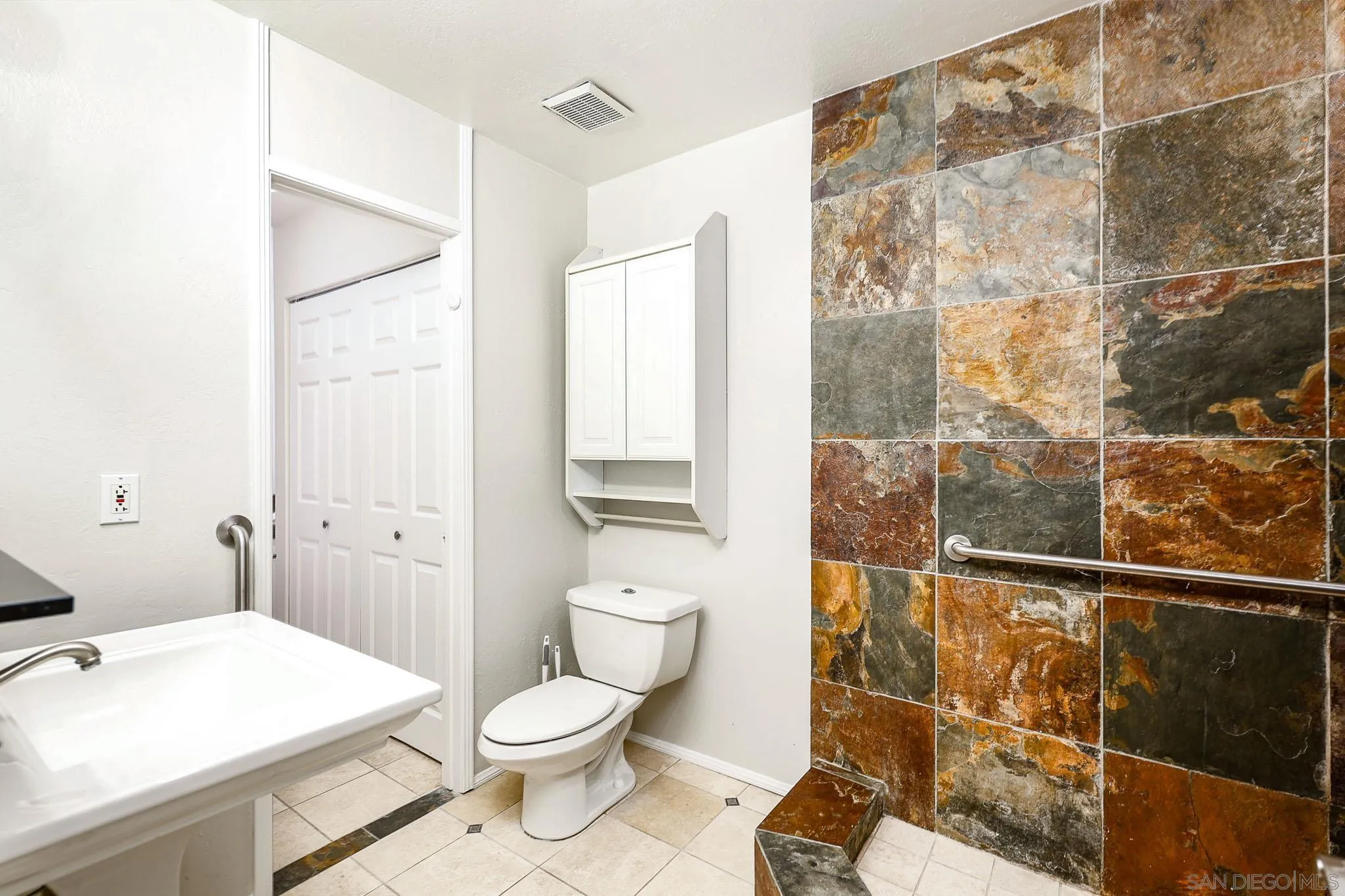 https://cdn.realtyfeed.com/cdn/127/260007603/170a7a2035f4ee87830fada0ac3e873c.webp