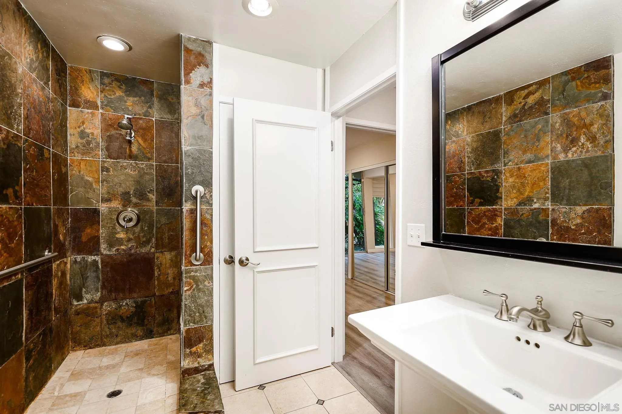 https://cdn.realtyfeed.com/cdn/127/260007603/df42bd7b6e3705763a74aa5e3382ca11.webp