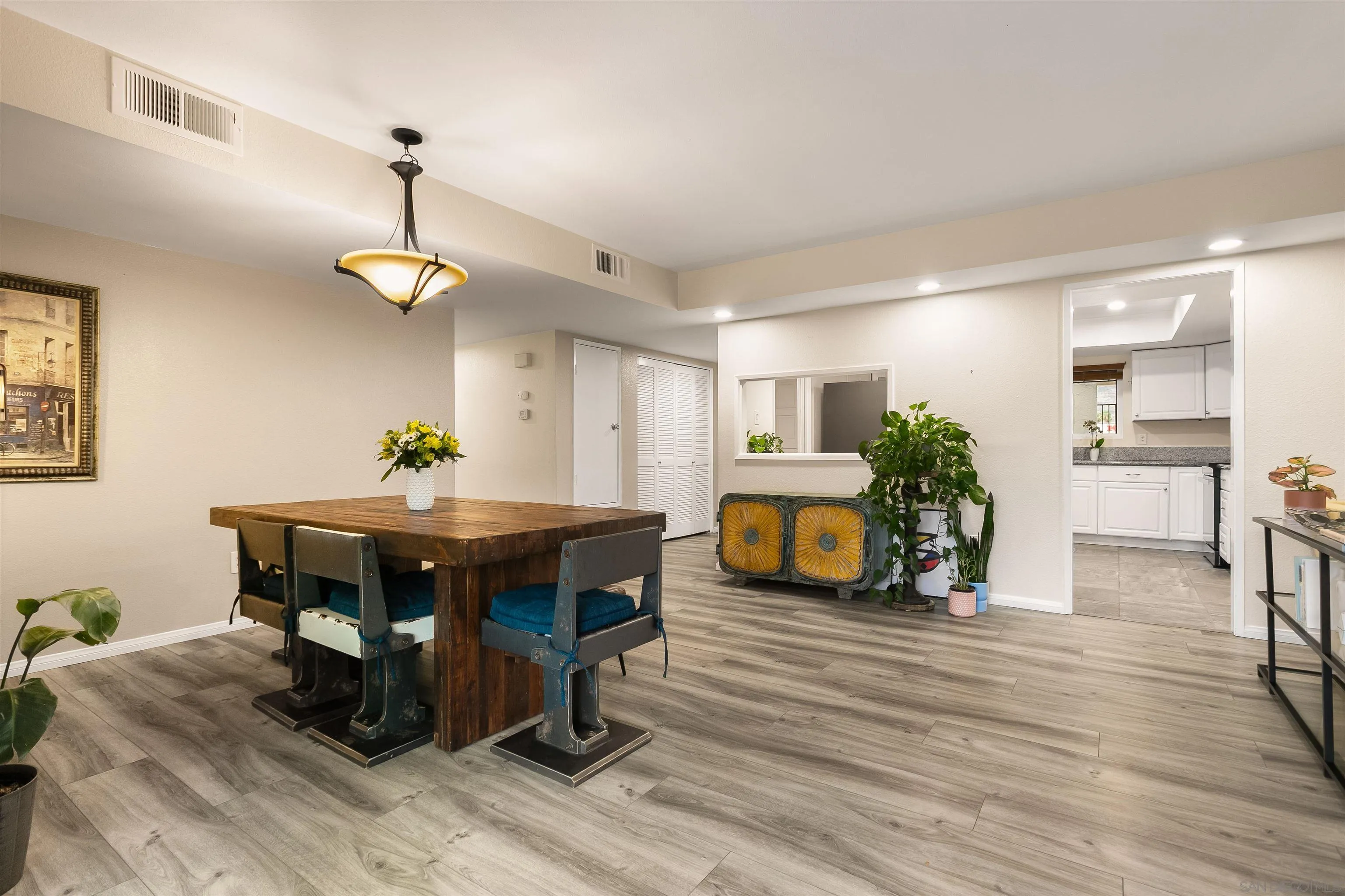 https://cdn.realtyfeed.com/cdn/127/260007612/341f3bb262807e963c6c6901cd60b120.webp