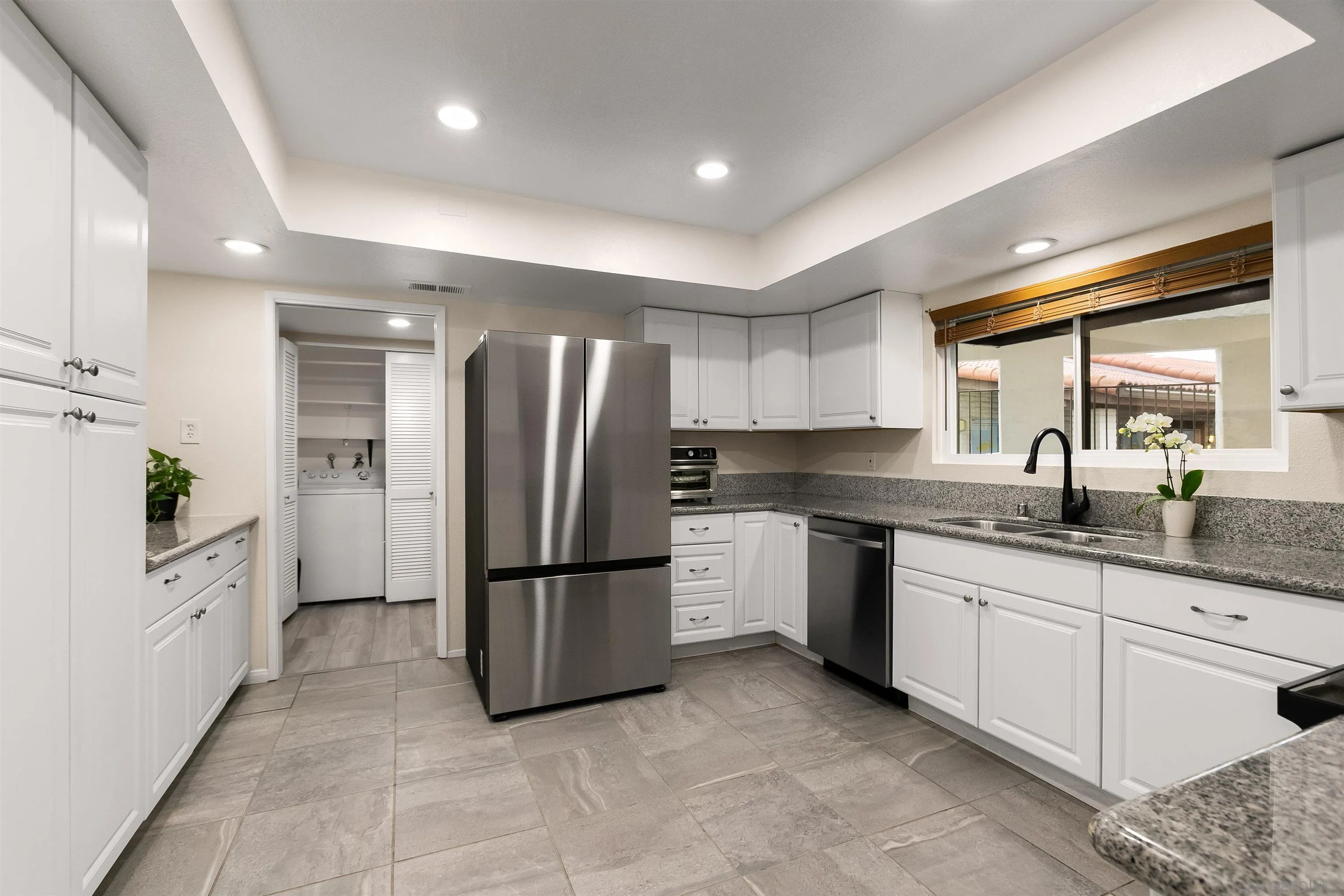 https://cdn.realtyfeed.com/cdn/127/260007612/b1e3d1629faee2e0c0ccde39dcaed8b7.webp