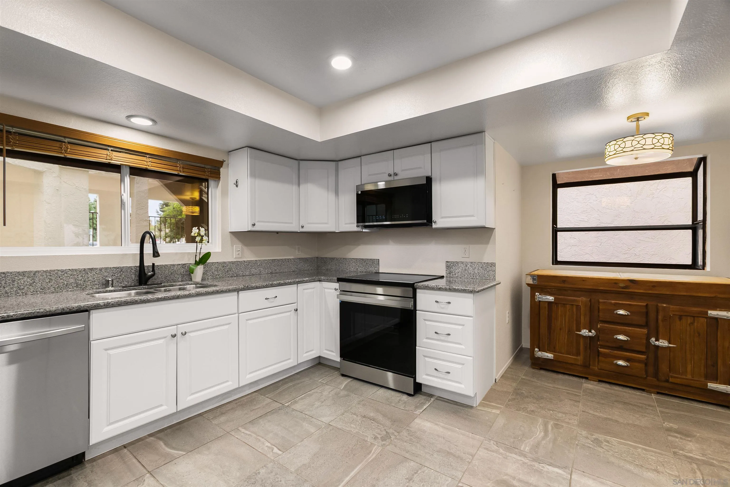 https://cdn.realtyfeed.com/cdn/127/260007612/bf95bac4caab6f5f3ef930f79d97092c.webp